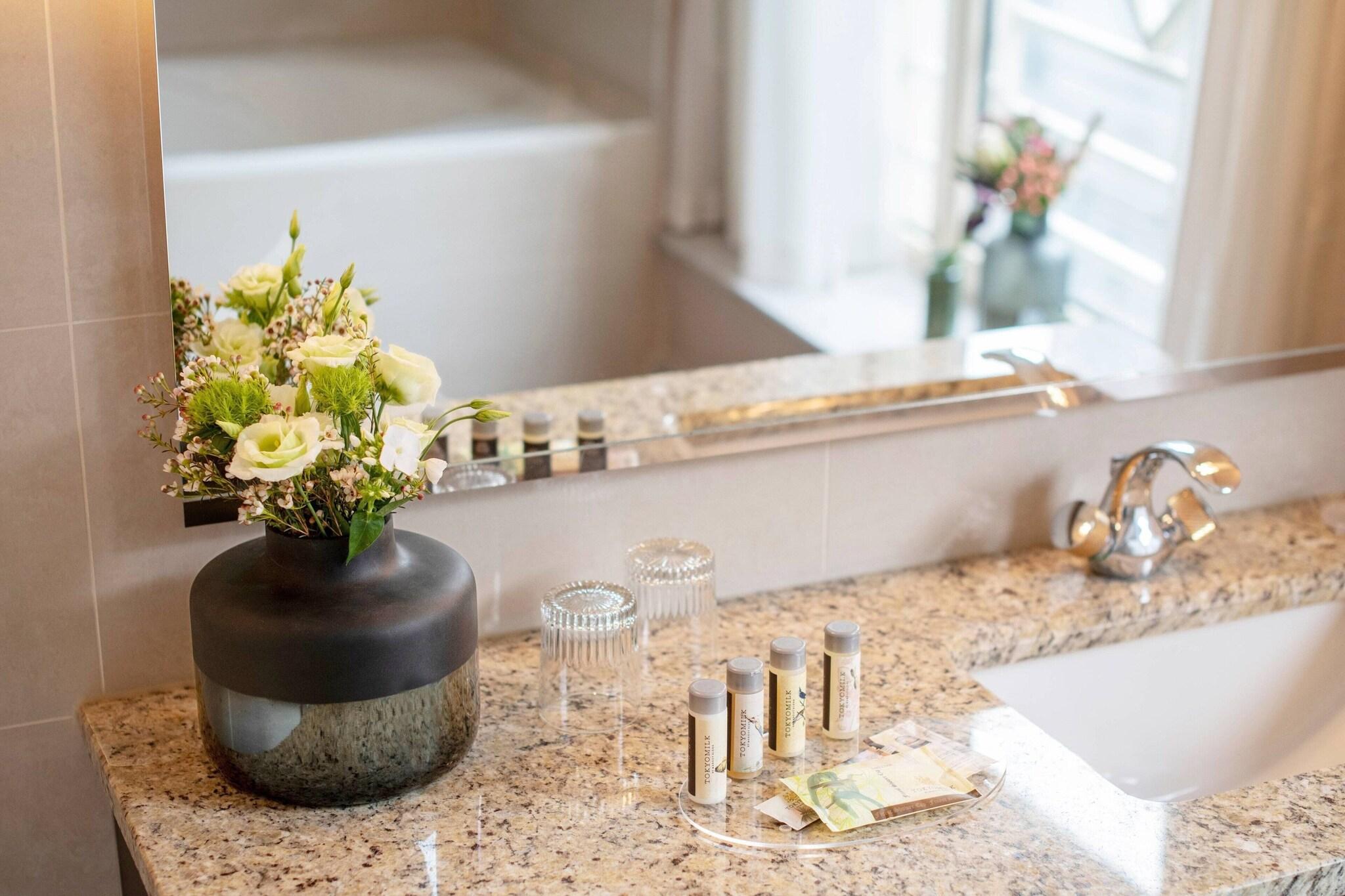 Double Executive Queen Bed