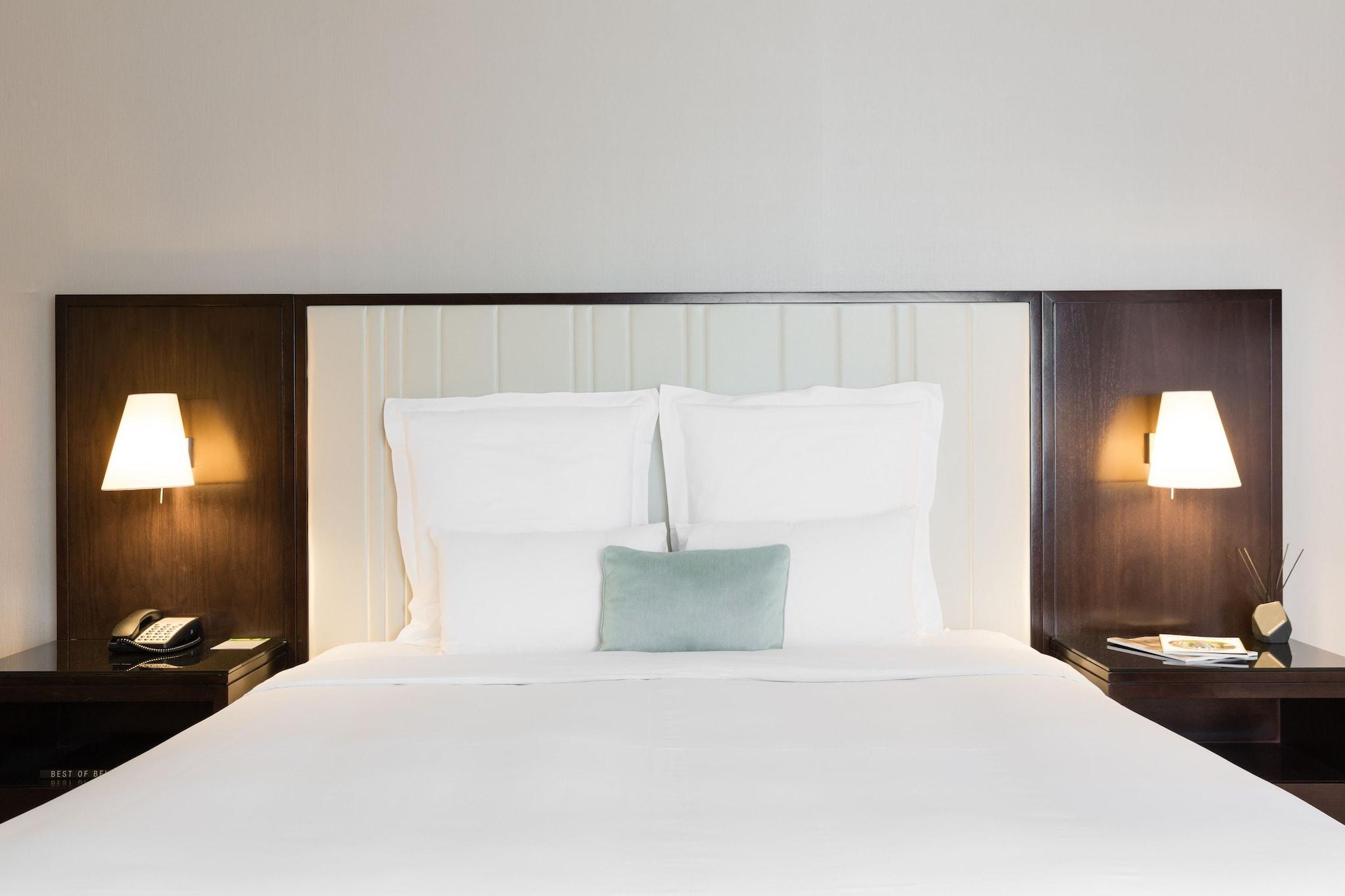 Junior Suite Queen Size Bed