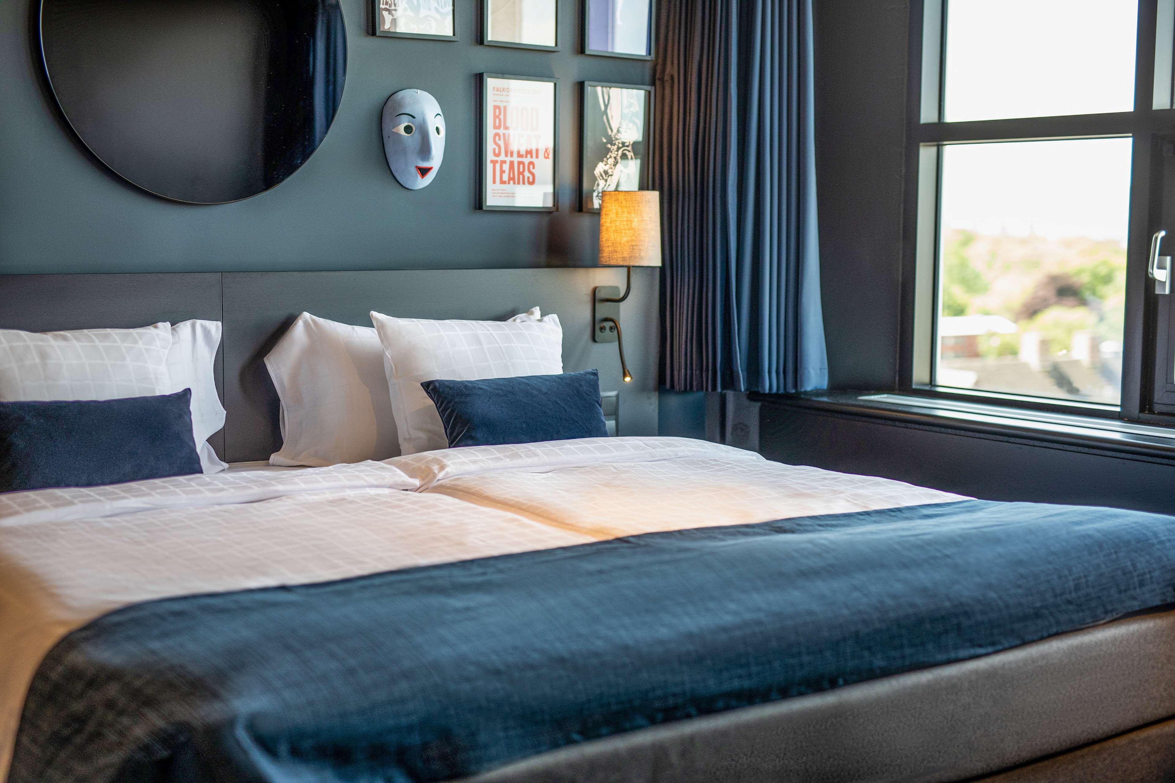 Double Single Superior King Bed