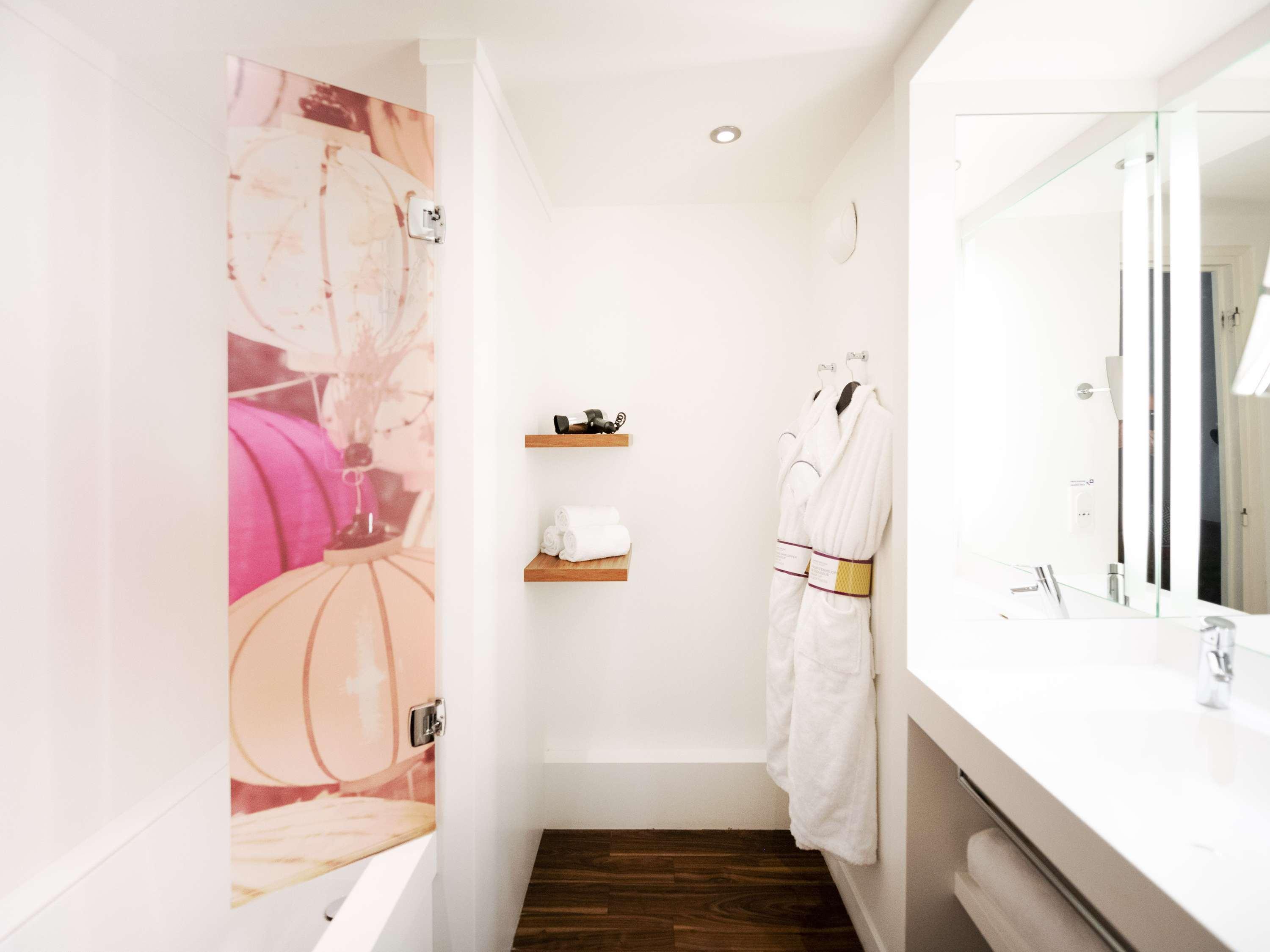 Family Room King Size Bed