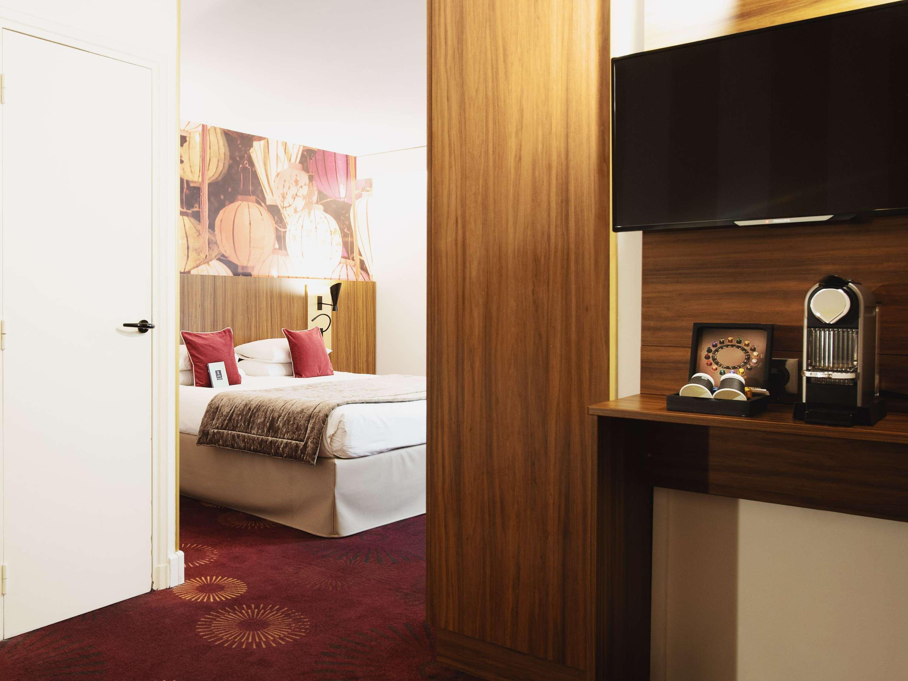 Family Room King Size Bed