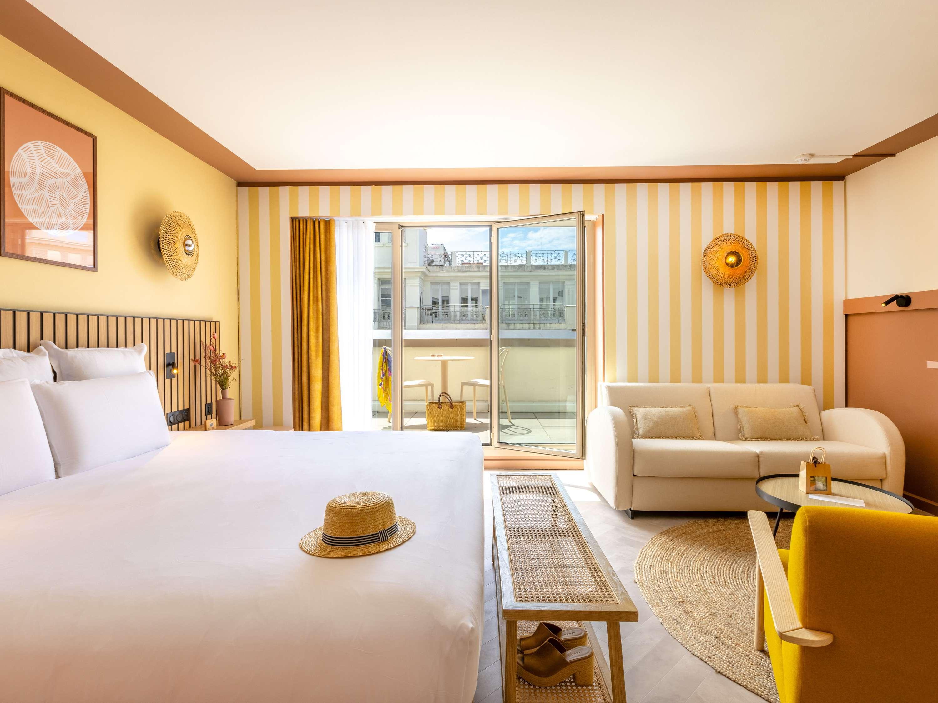 Double Premium with Views