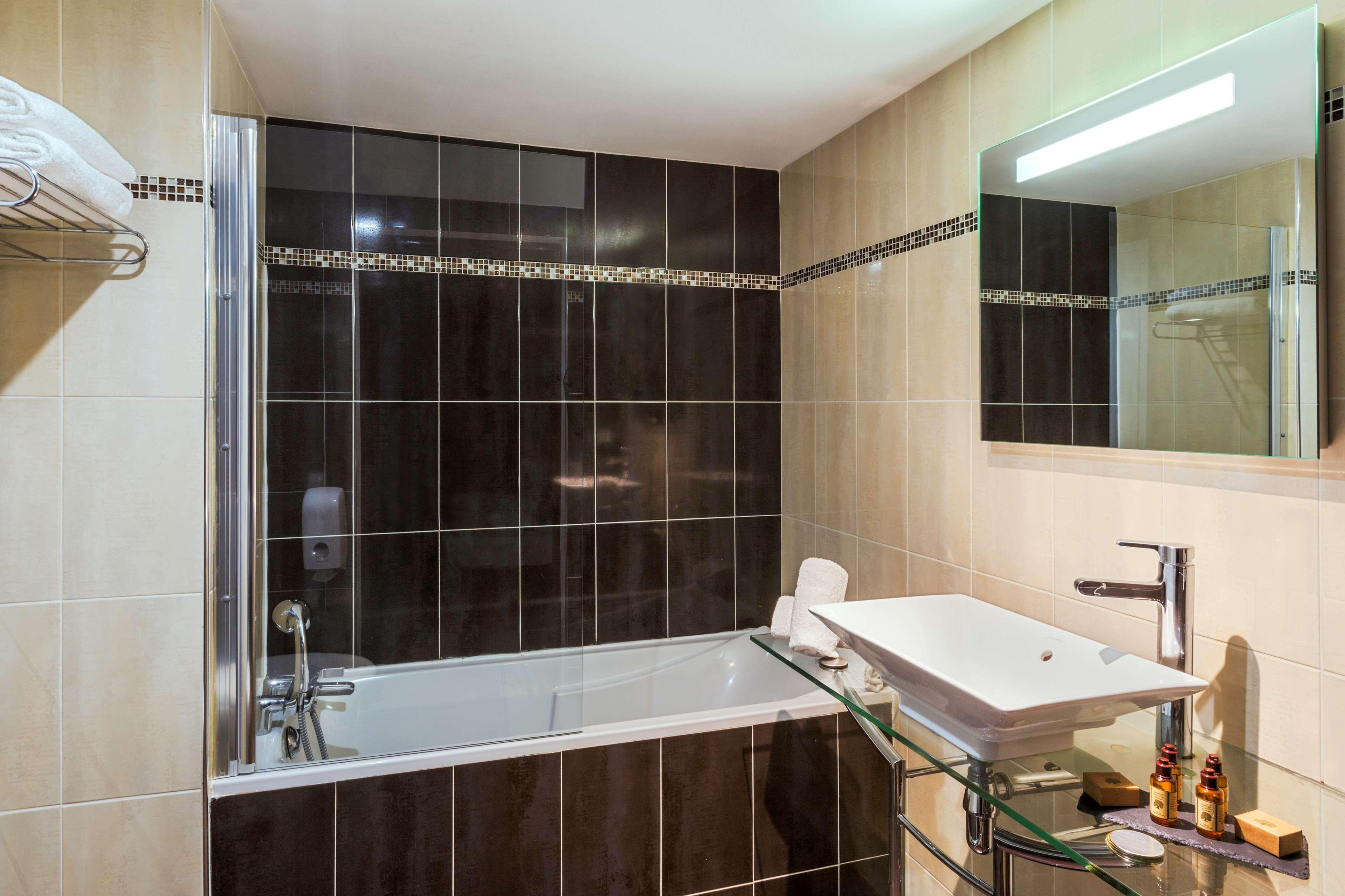 Triple Superior Queen Bed