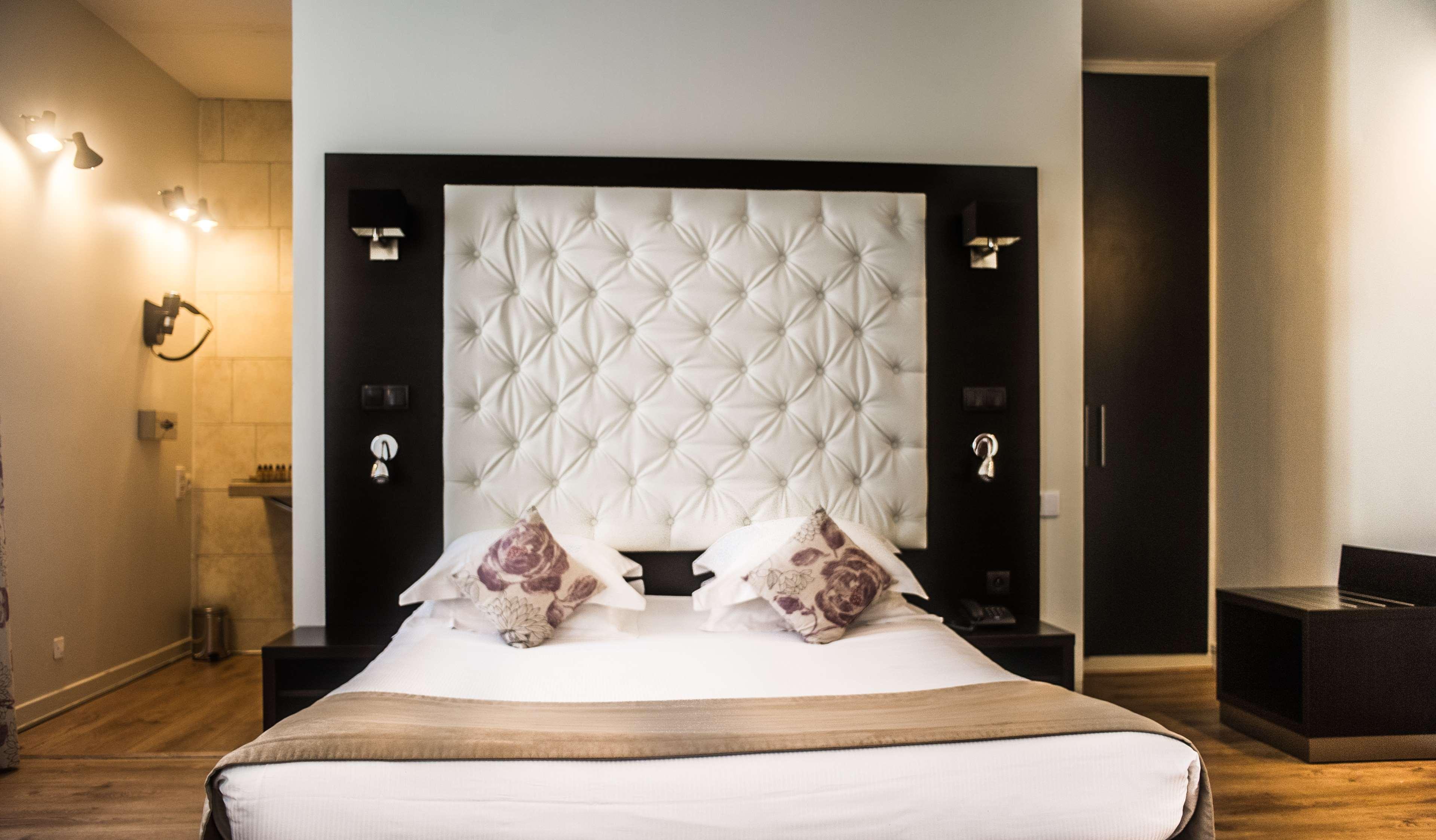 Double Queen Size Bed