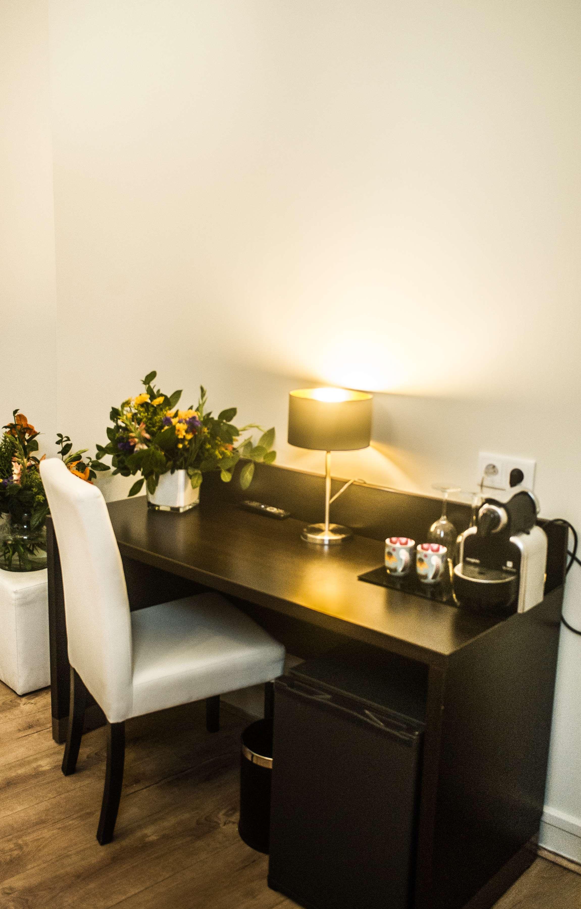 Double Classic Queen Bed