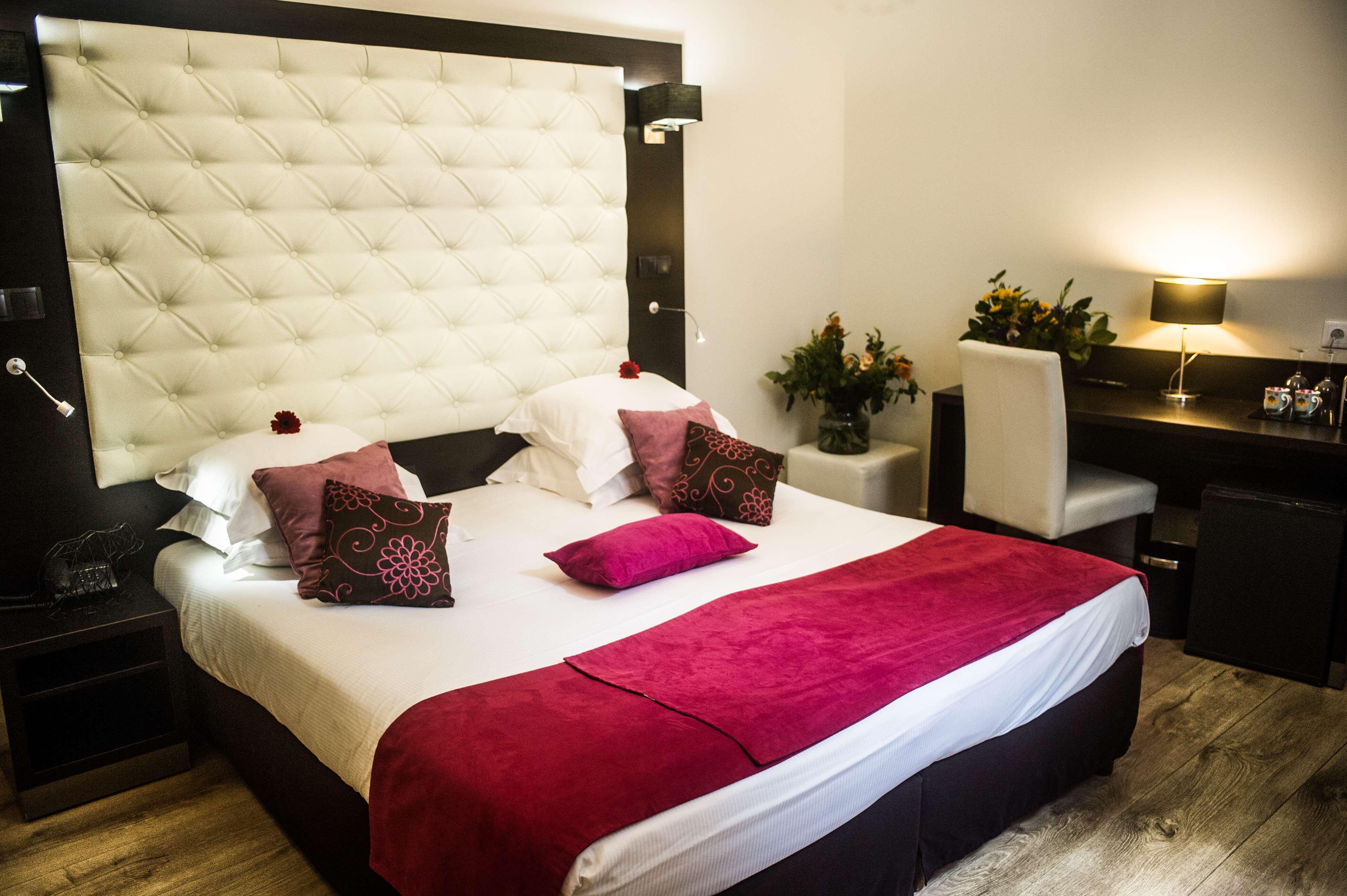 Triple Superior Queen Bed