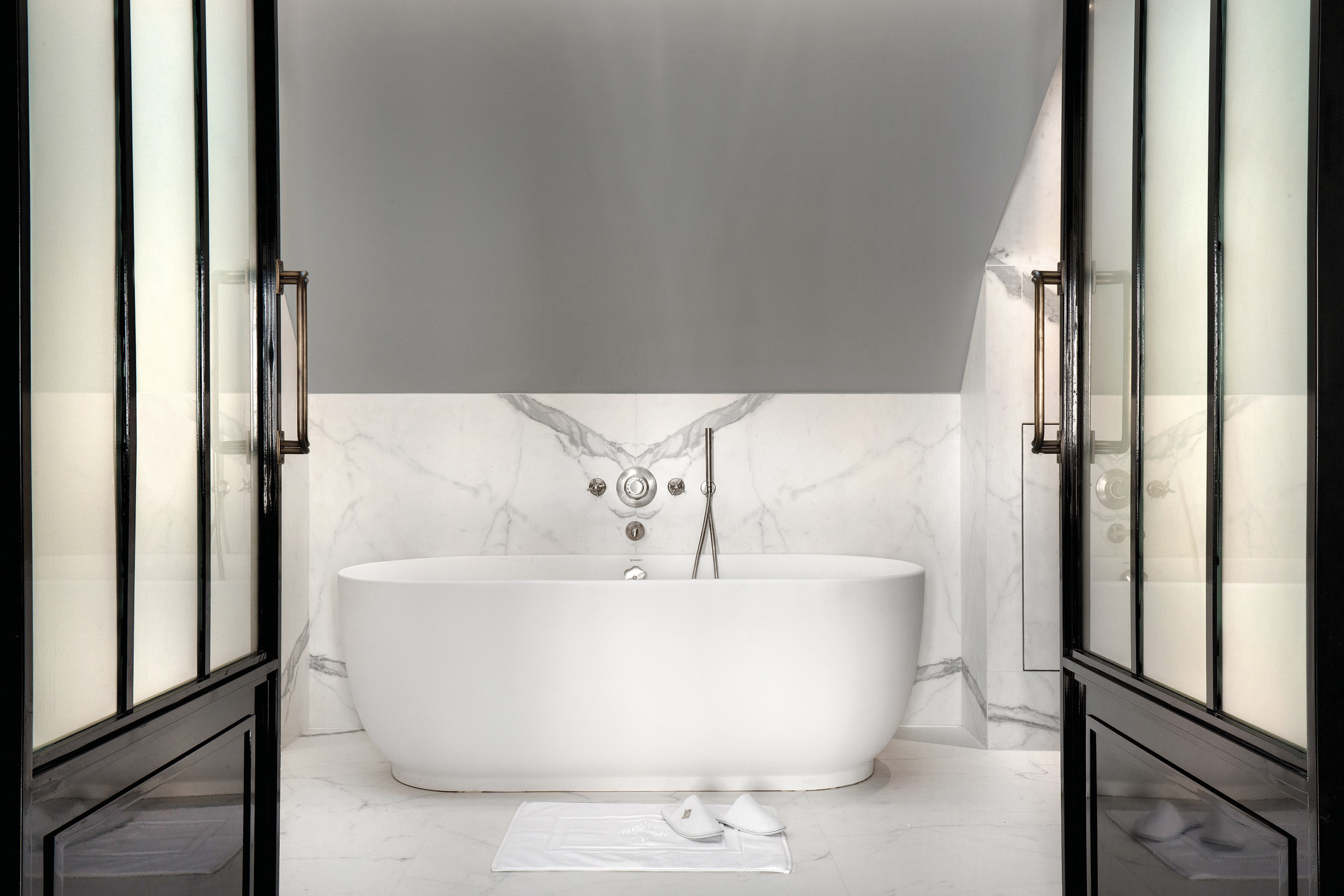 Suite Luxury City View