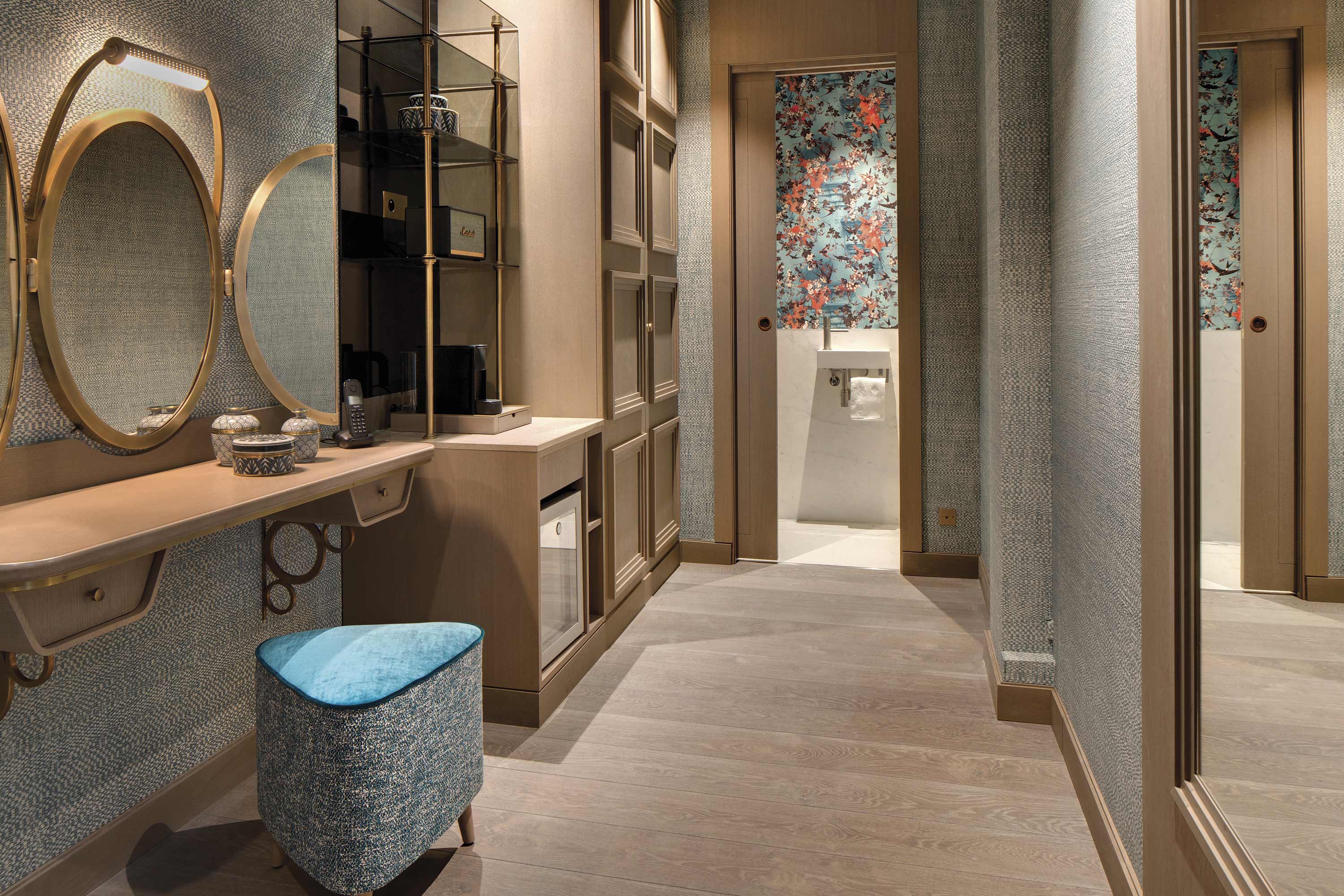 Suite Luxury City View