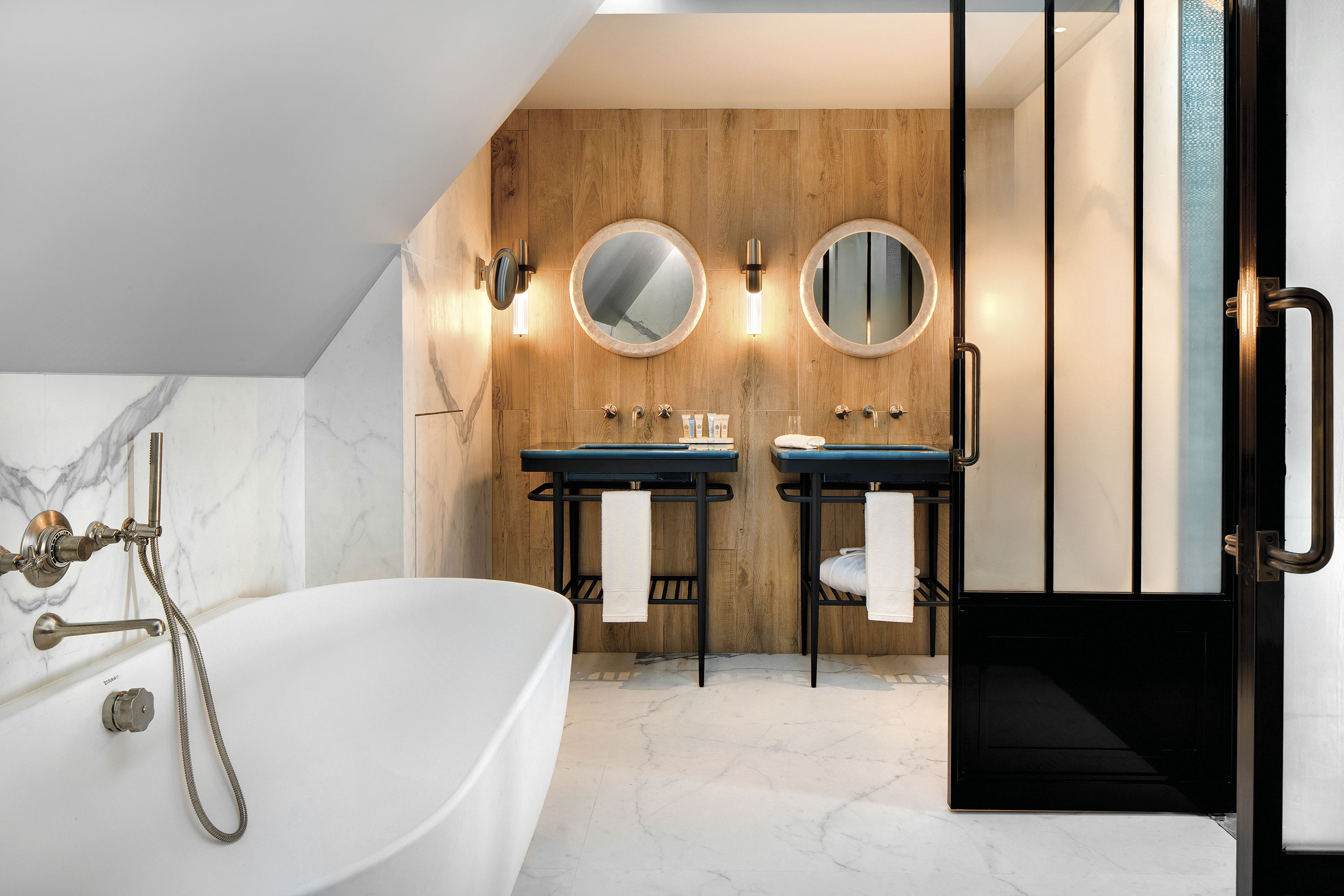 Suite Luxury City View