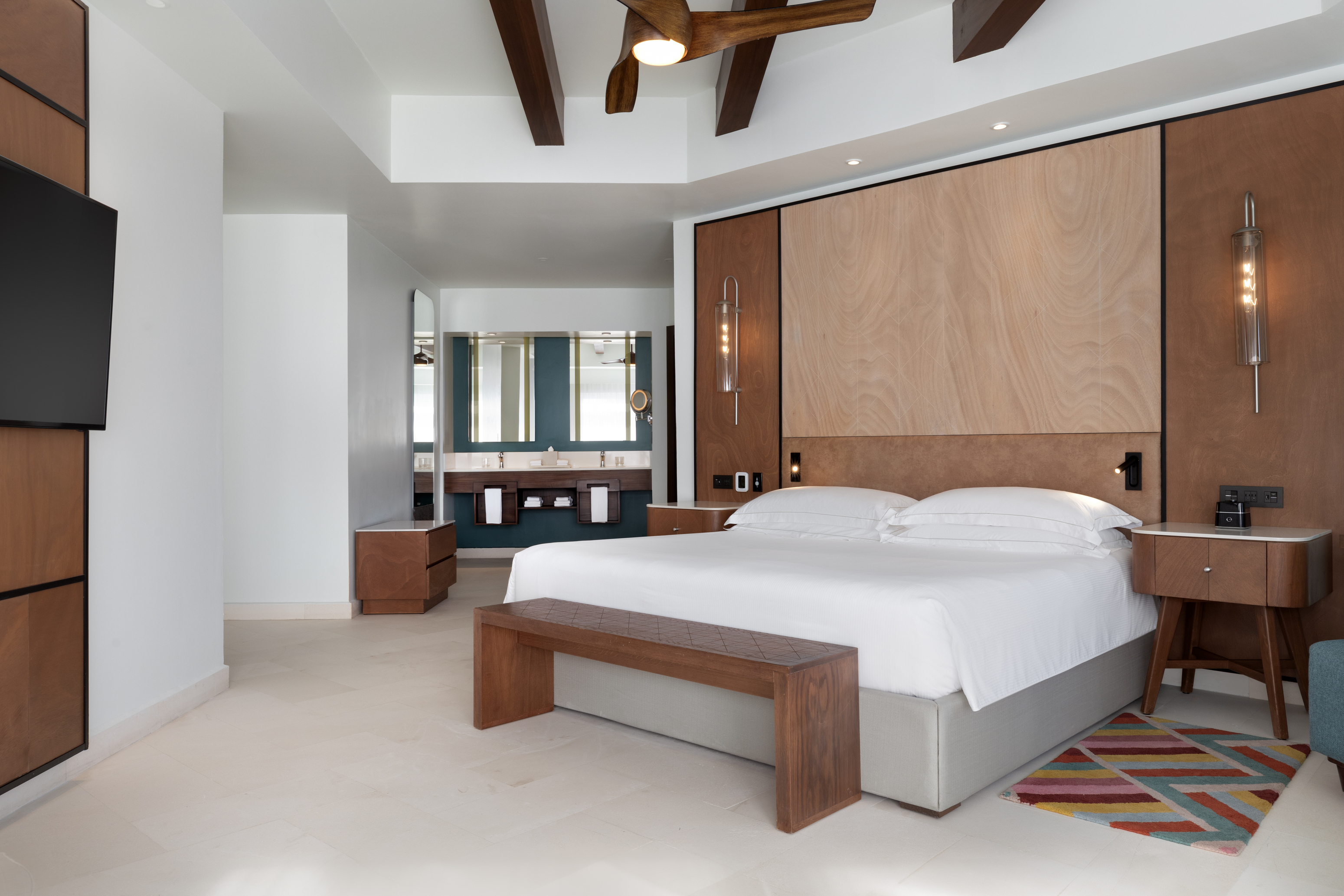 Suite Ocean Front King Bed