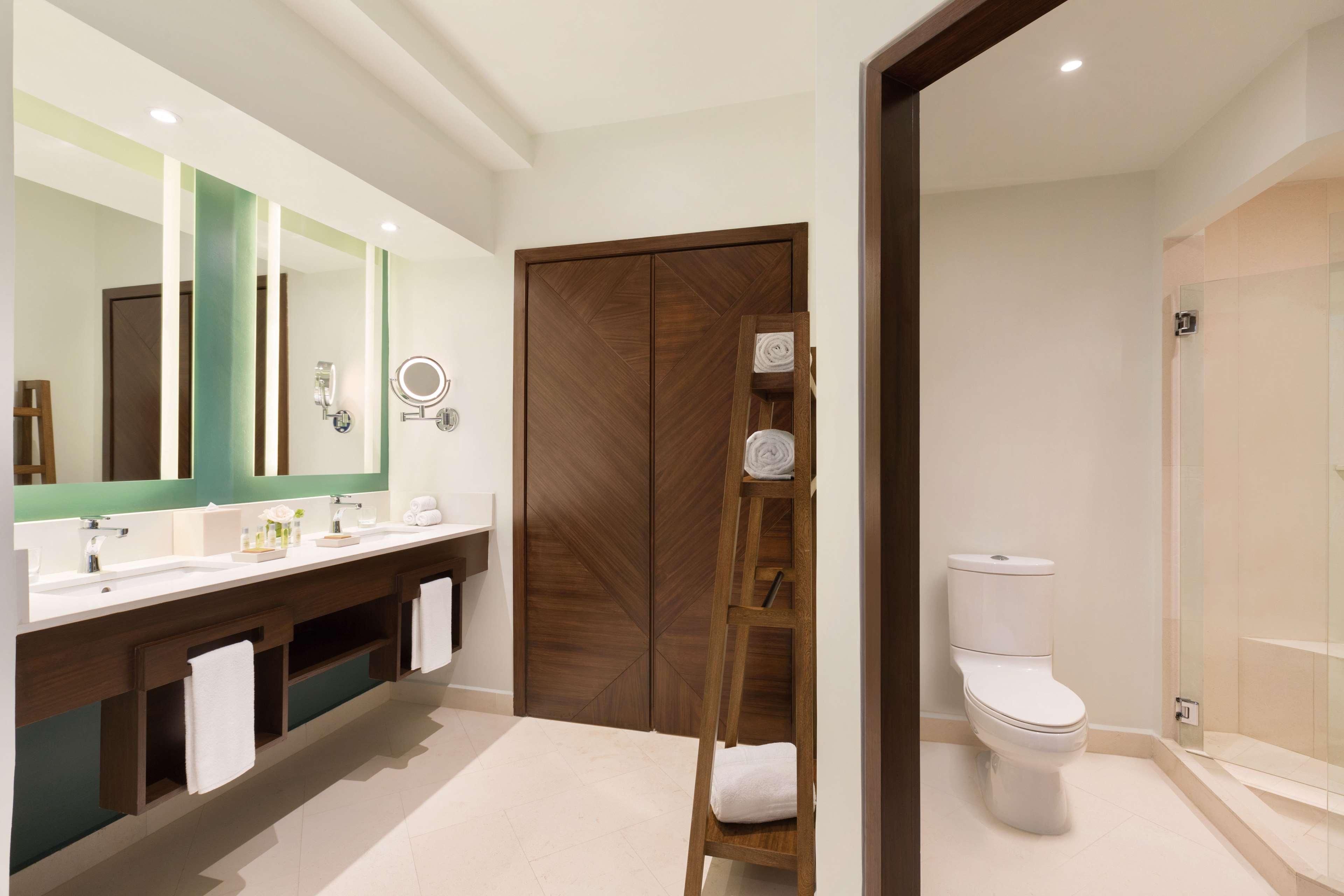 Junior Suite Ocean Front King Bed