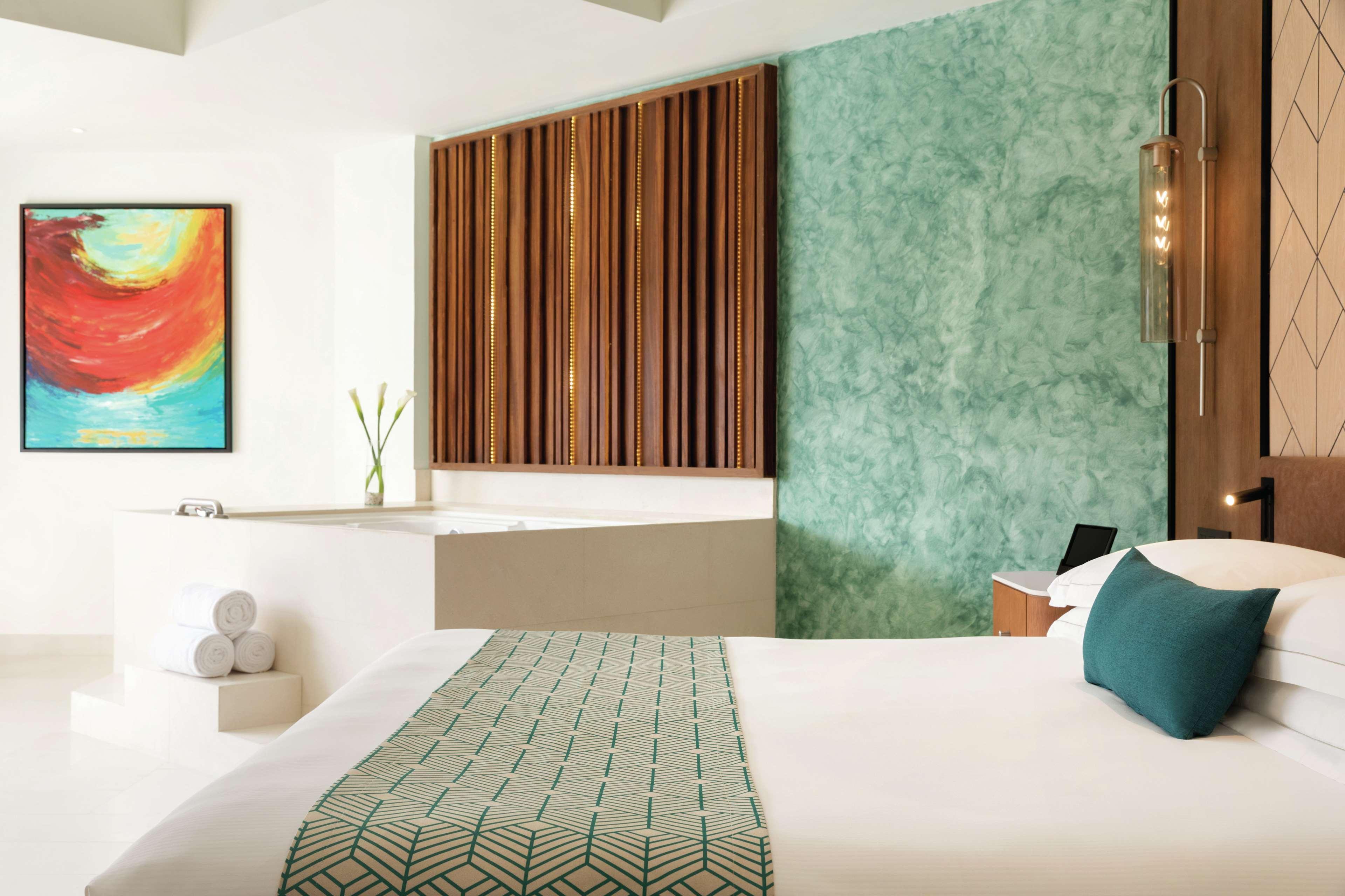 Junior Suite Ocean View King Bed