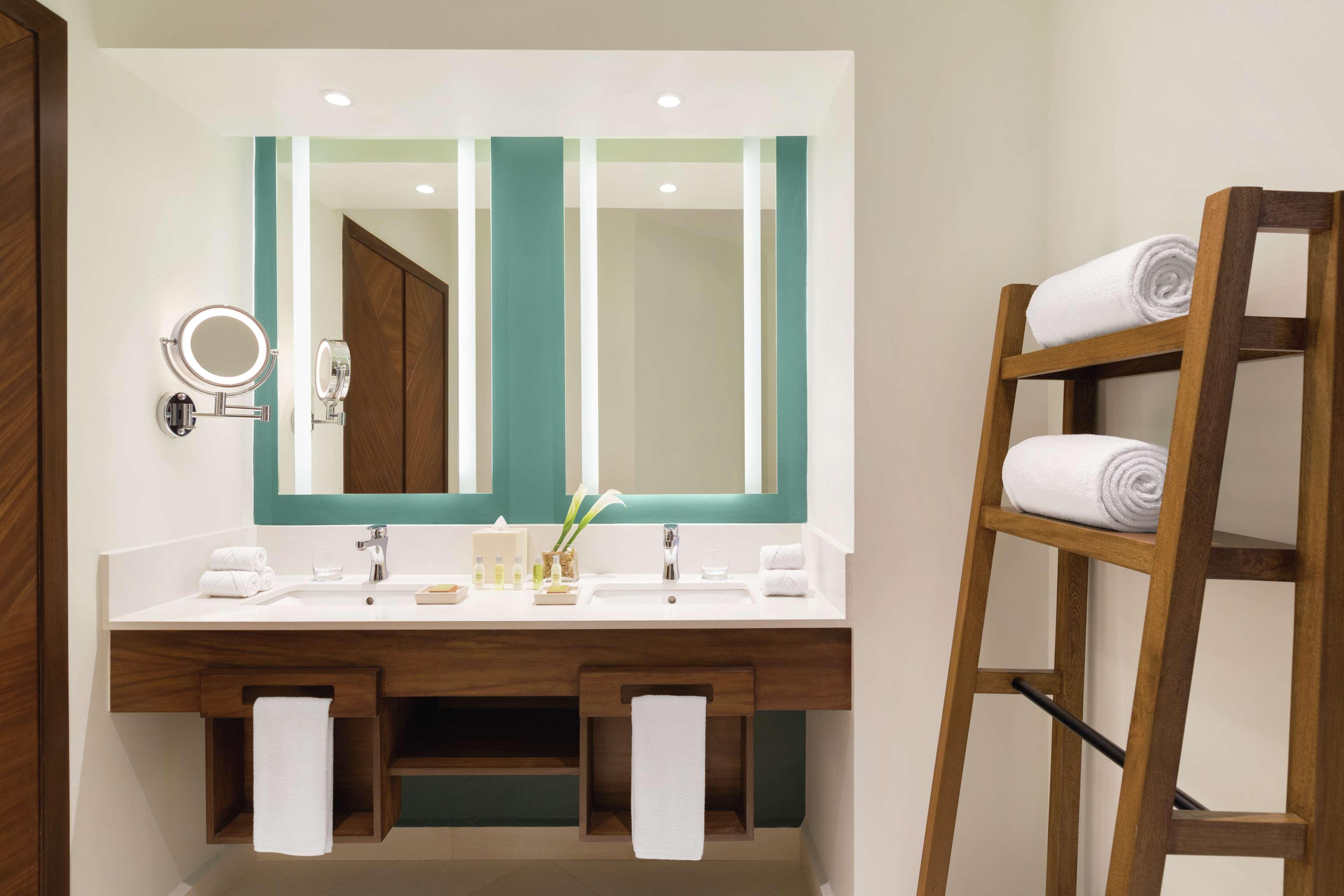 Junior Suite Ocean View King Bed