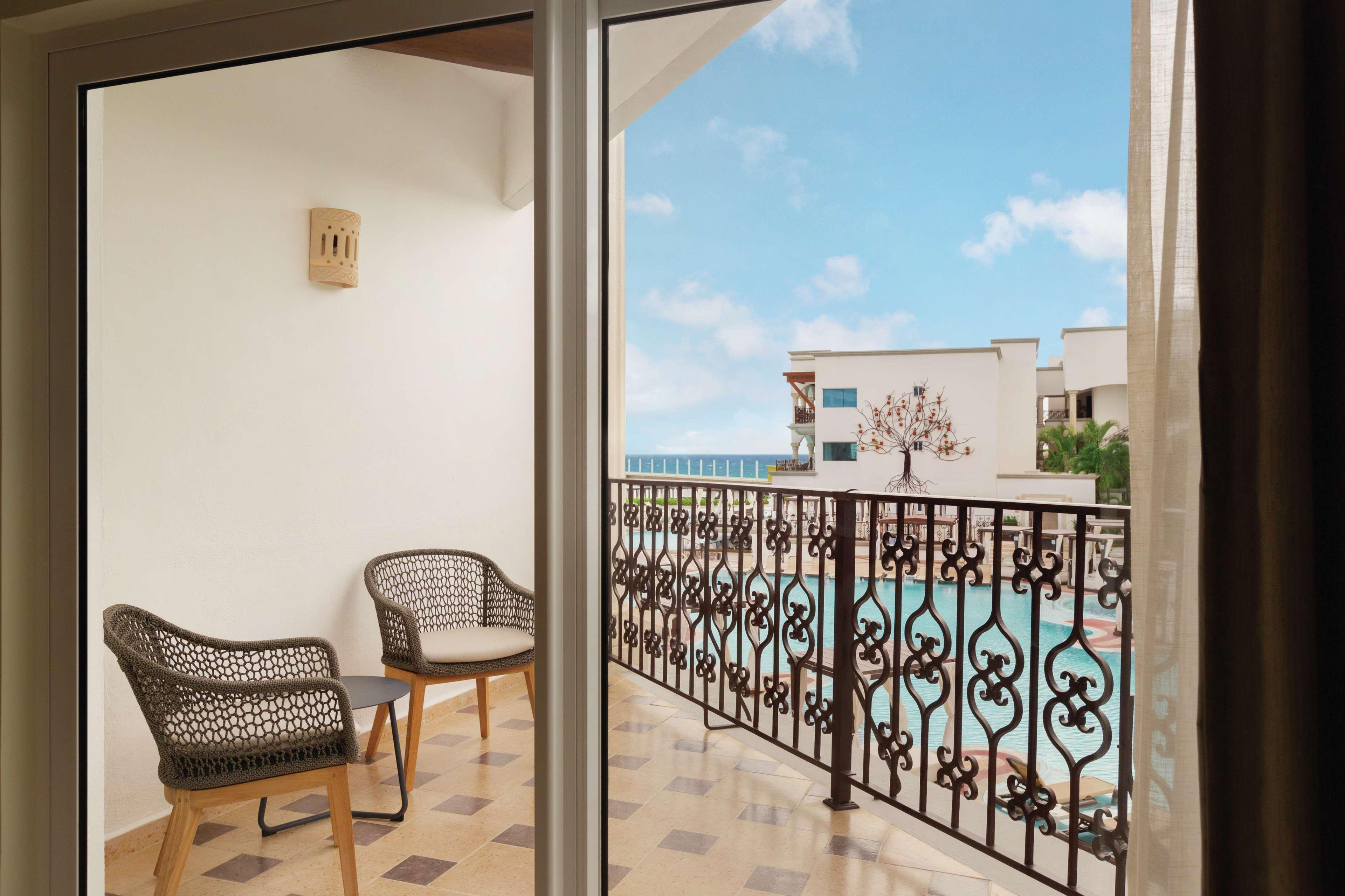 Junior Suite Ocean View King Bed