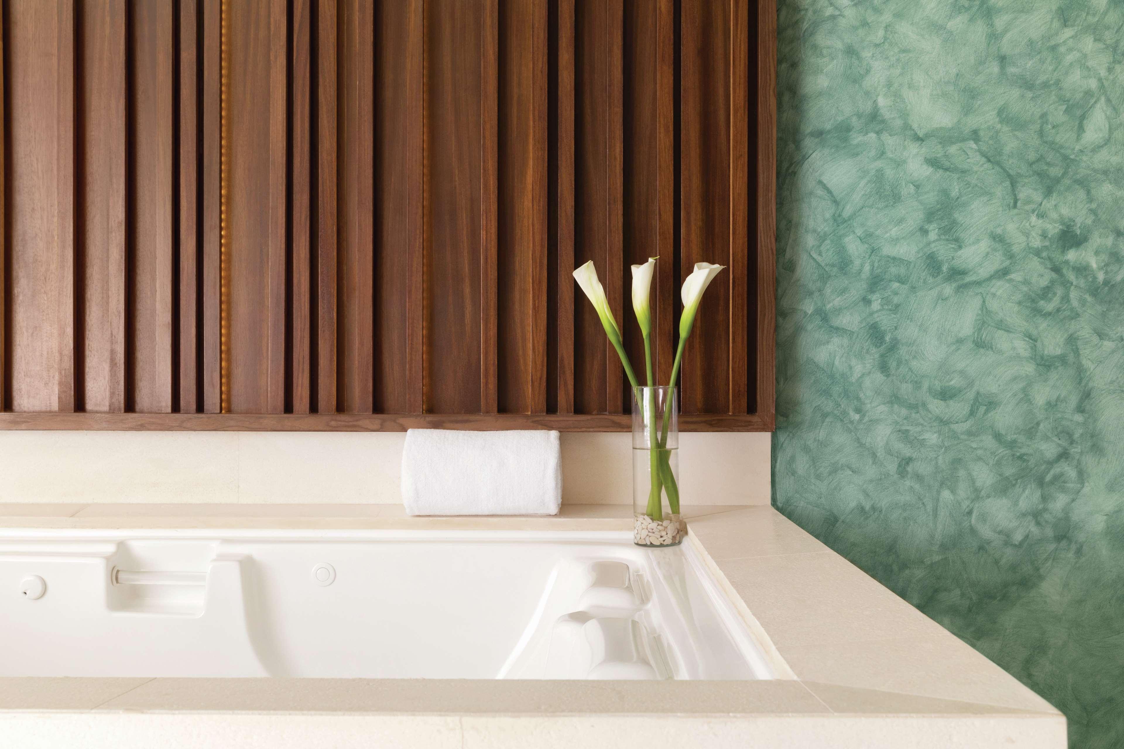 Junior Suite Ocean View King Bed