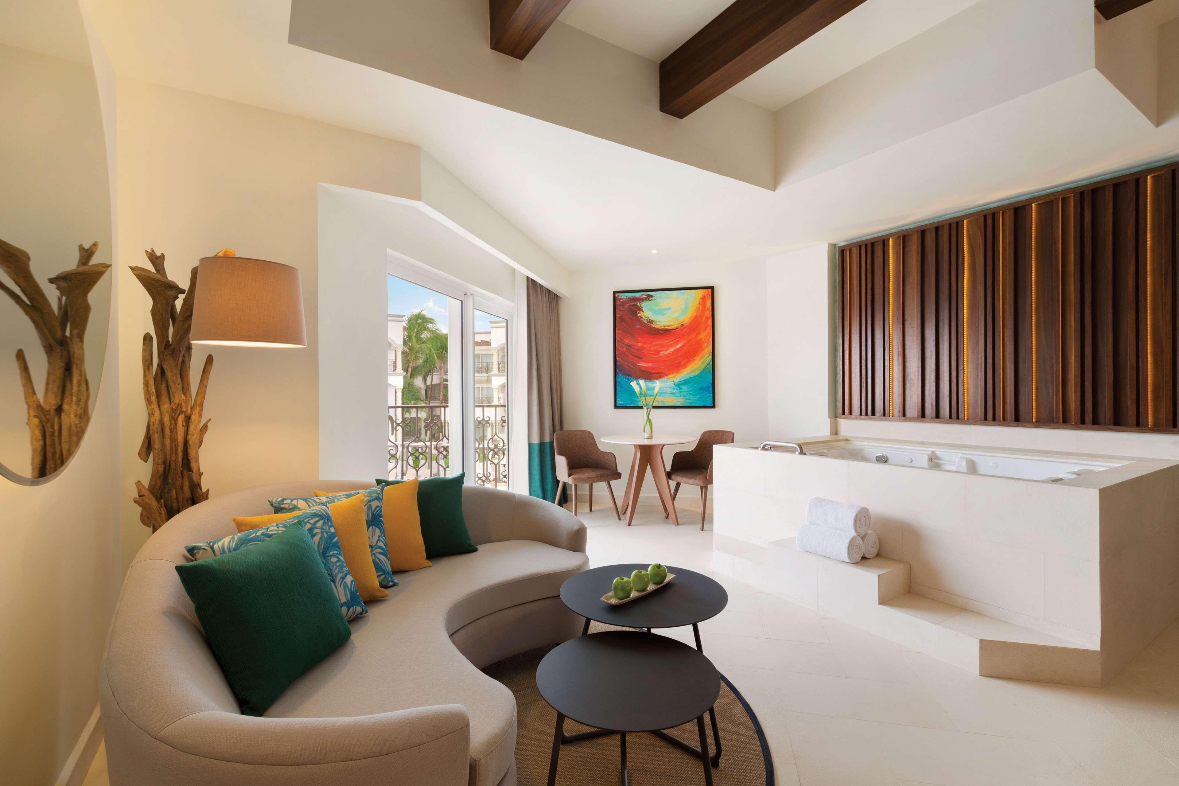 Junior Suite Ocean View King Bed