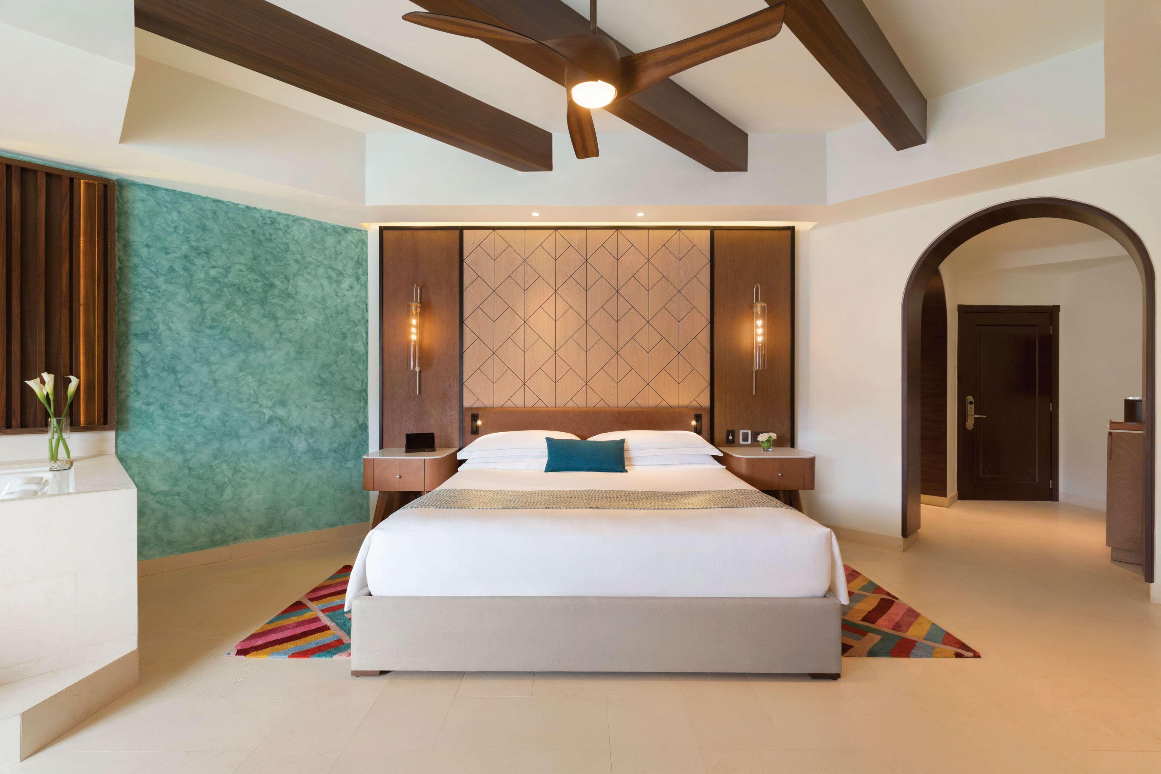 Junior Suite Ocean View King Bed