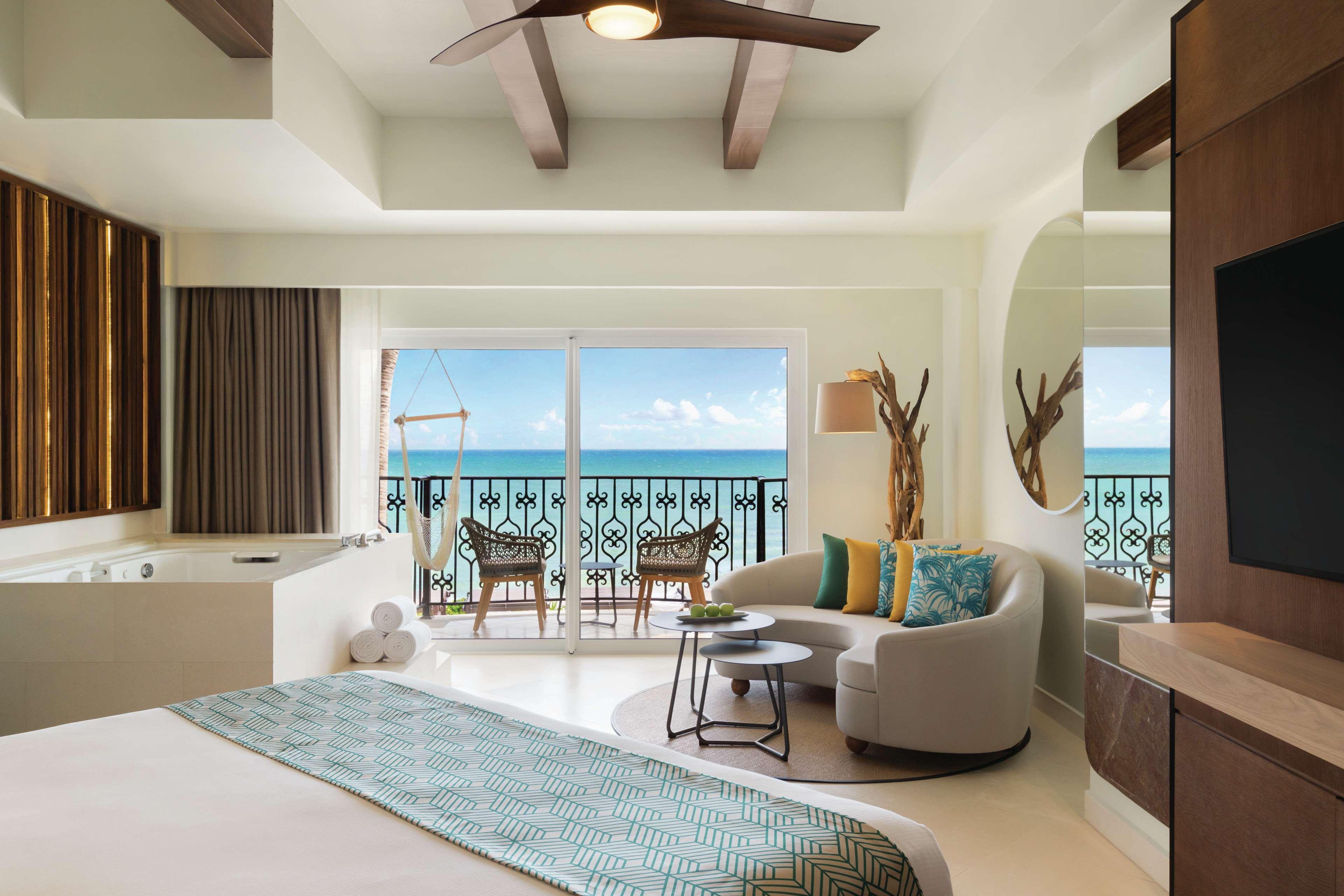 Junior Suite Ocean Front King Bed