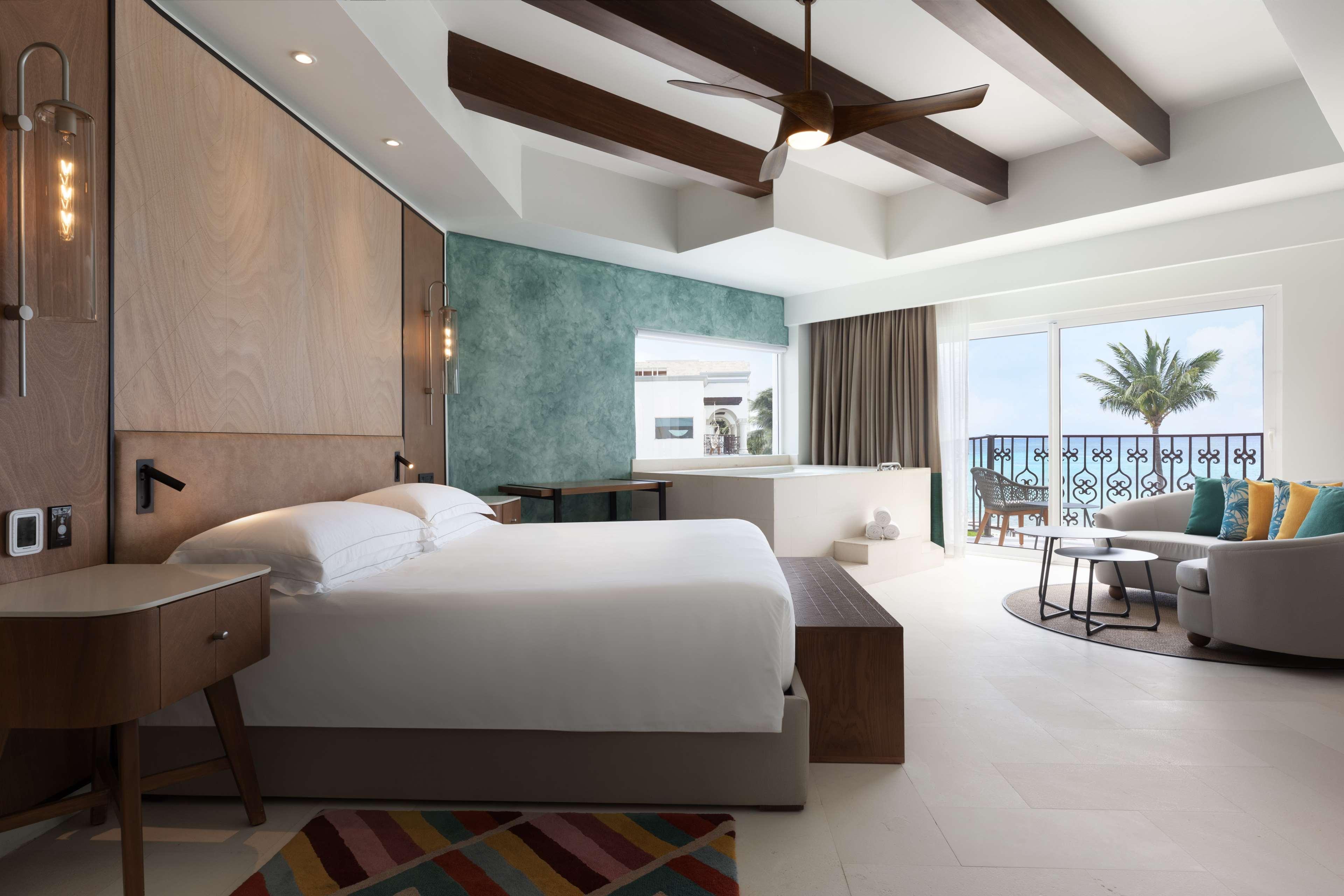 Suite Ocean Front King Bed