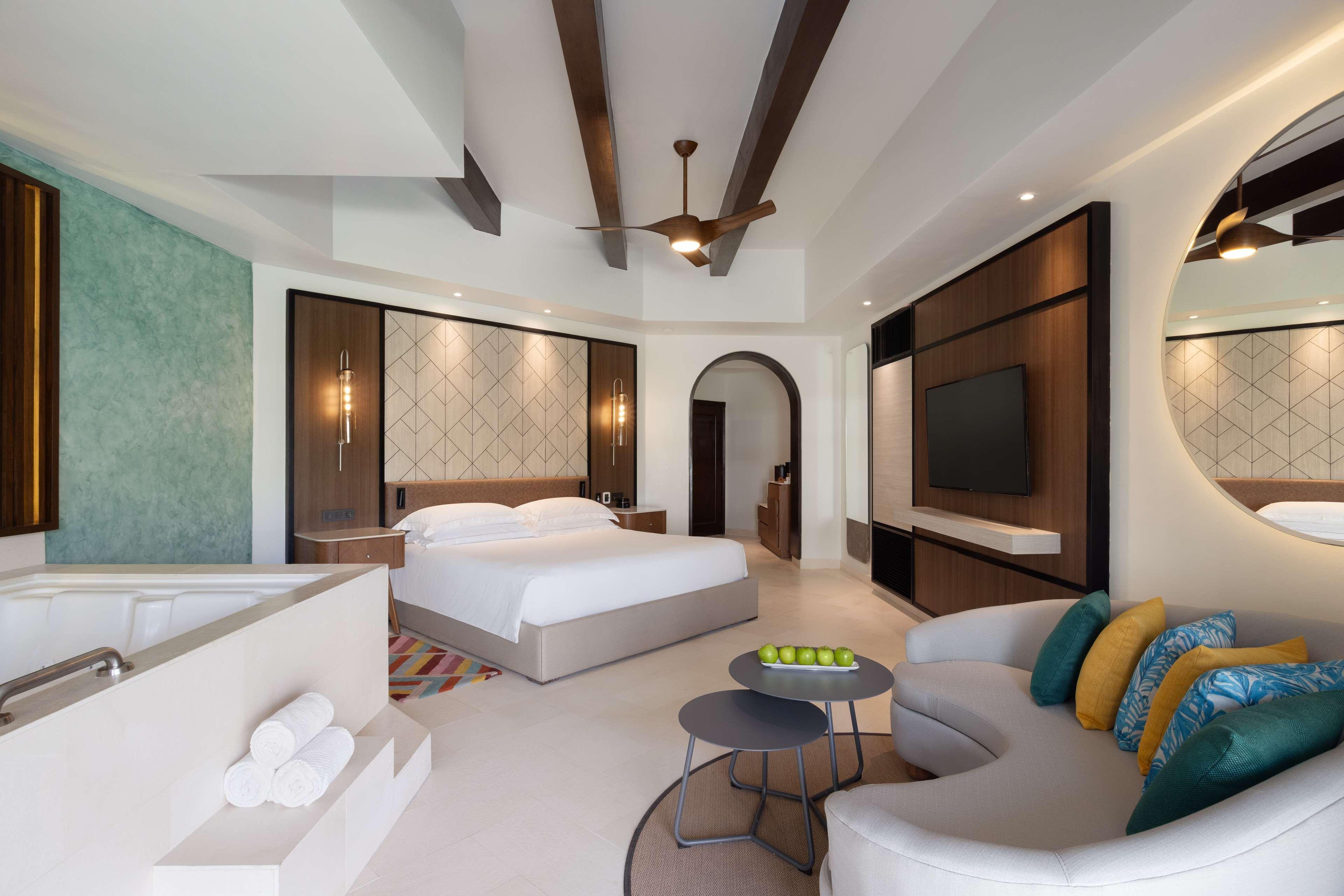 Junior Suite Accessible King Size Bed