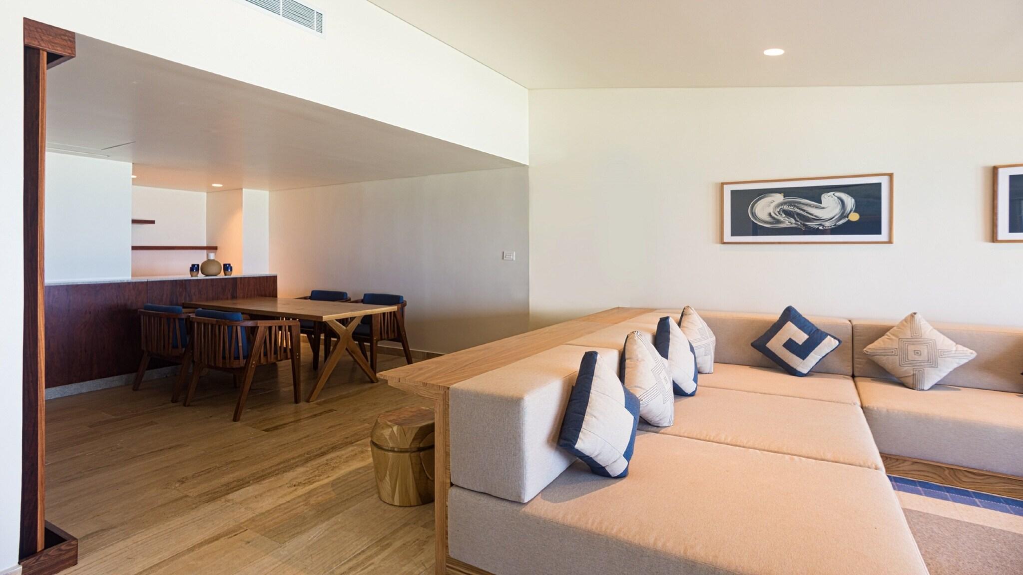 Suite Accessible King Size Bed