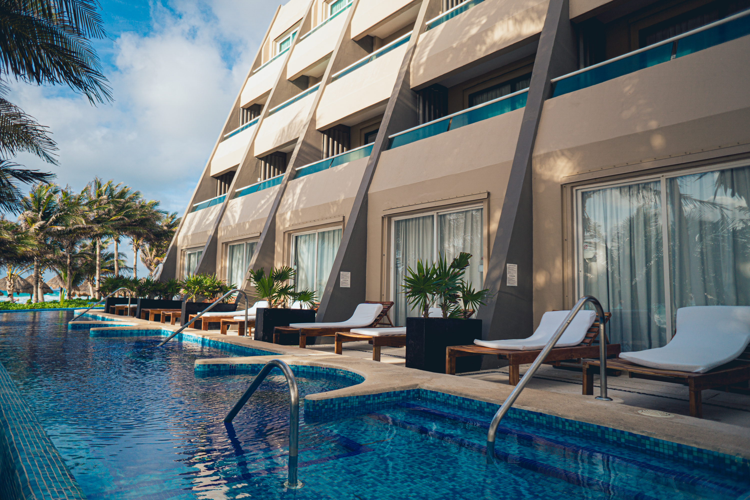 Single with Private Pool