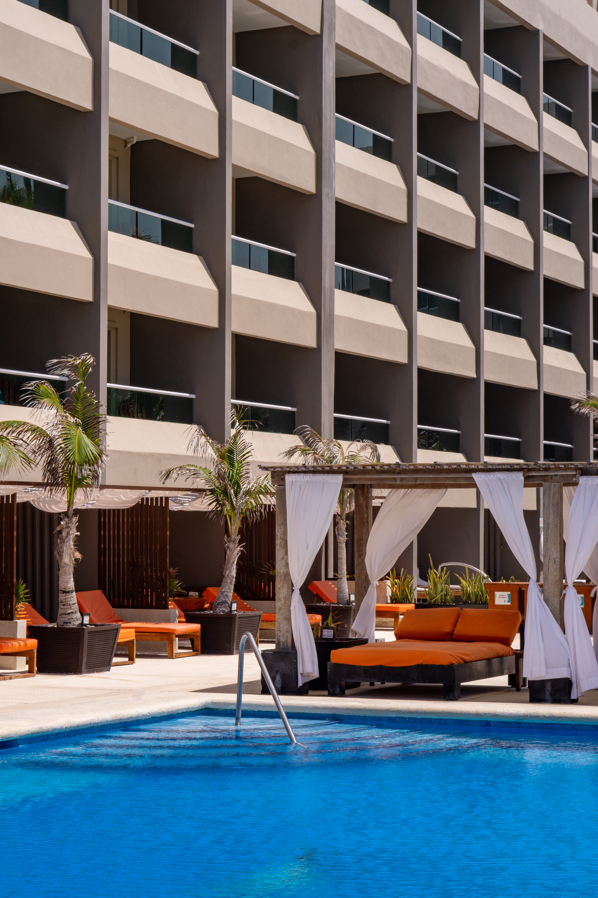 Single Deluxe Pool View