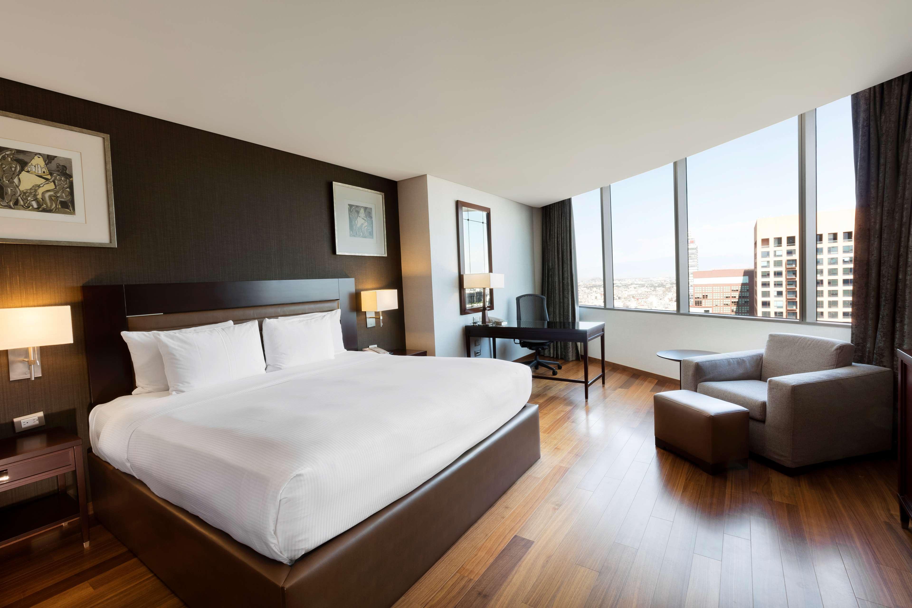 Suite Business King Bed