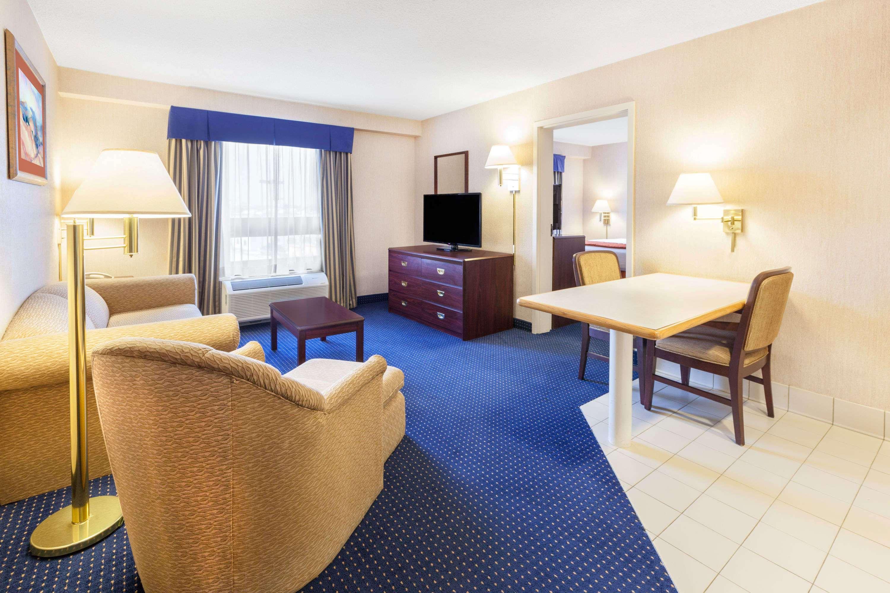 Suite Two Double Beds Non Smoking