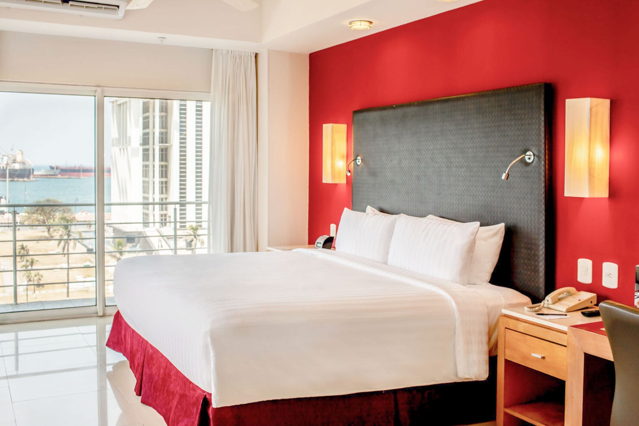 Suite Deluxe King Bed