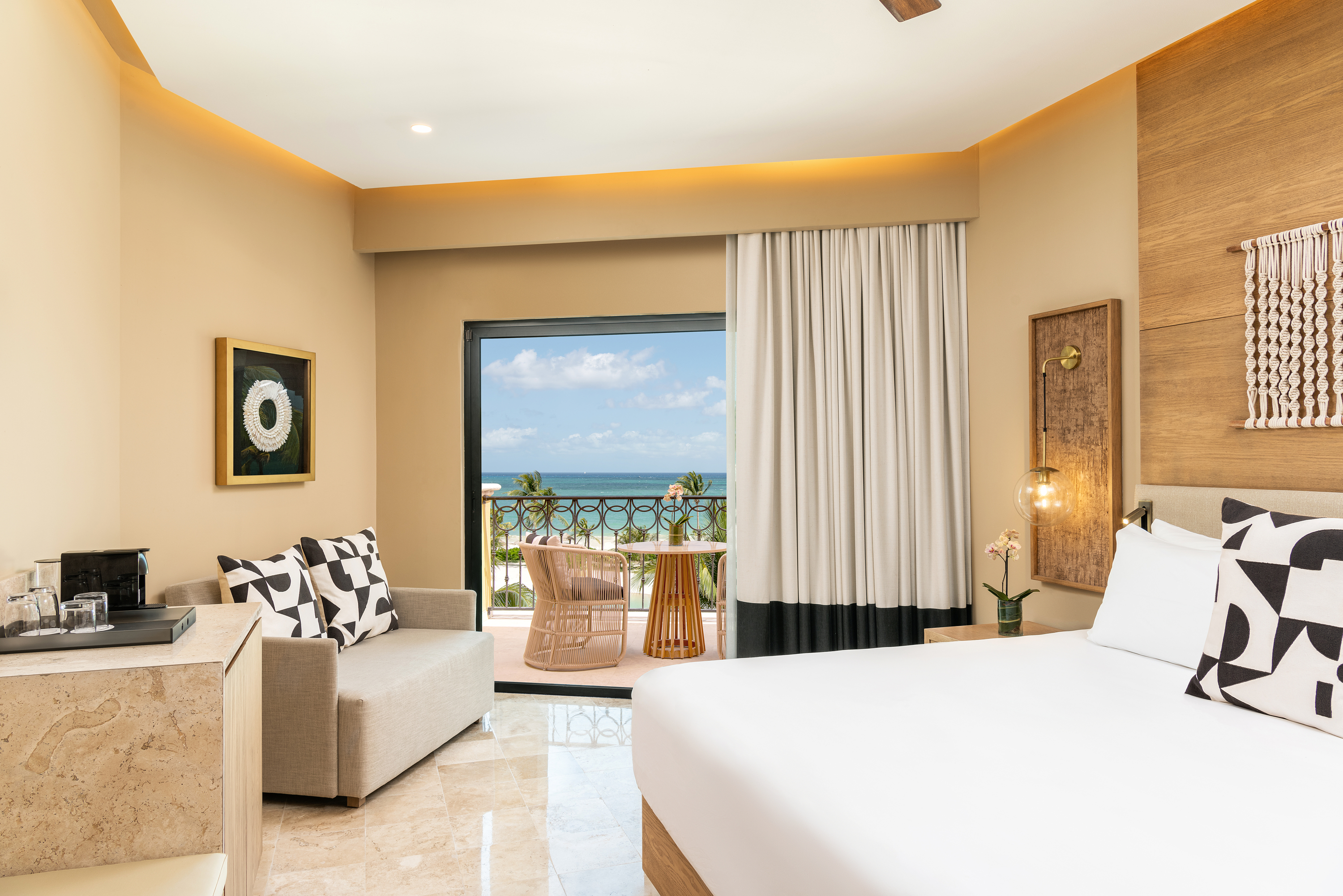 Junior Suite Ocean Front King Bed