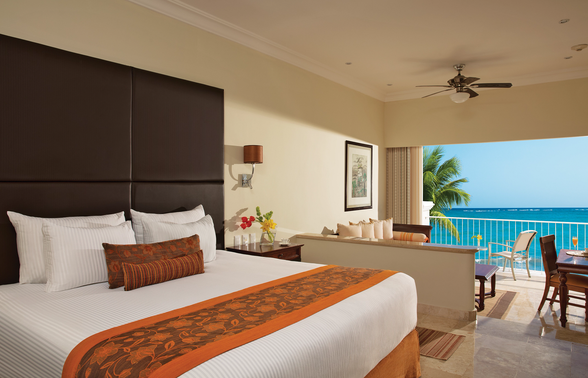 Junior Suite Ocean Front King Bed
