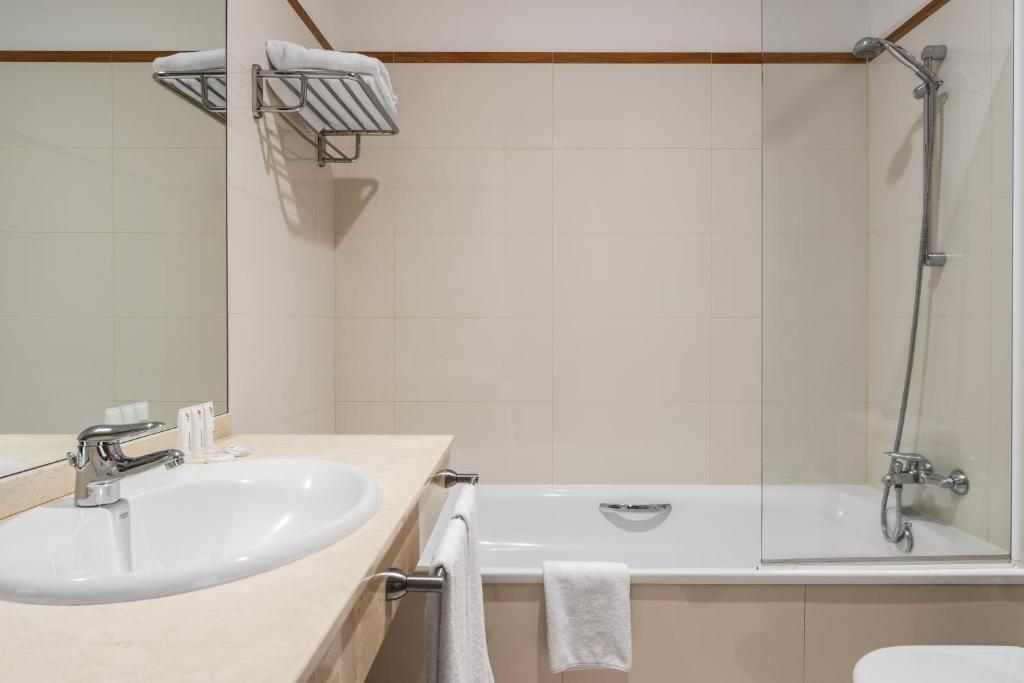 Family Room Capacity 2