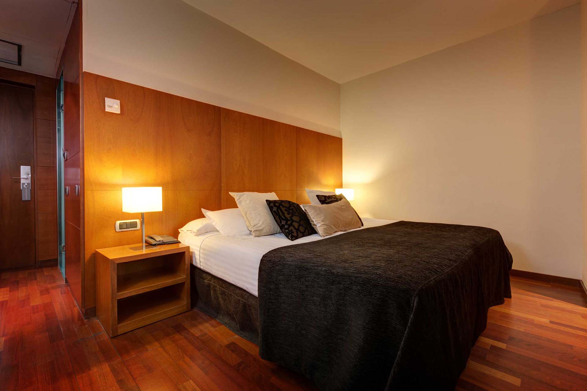 Double Single Executive