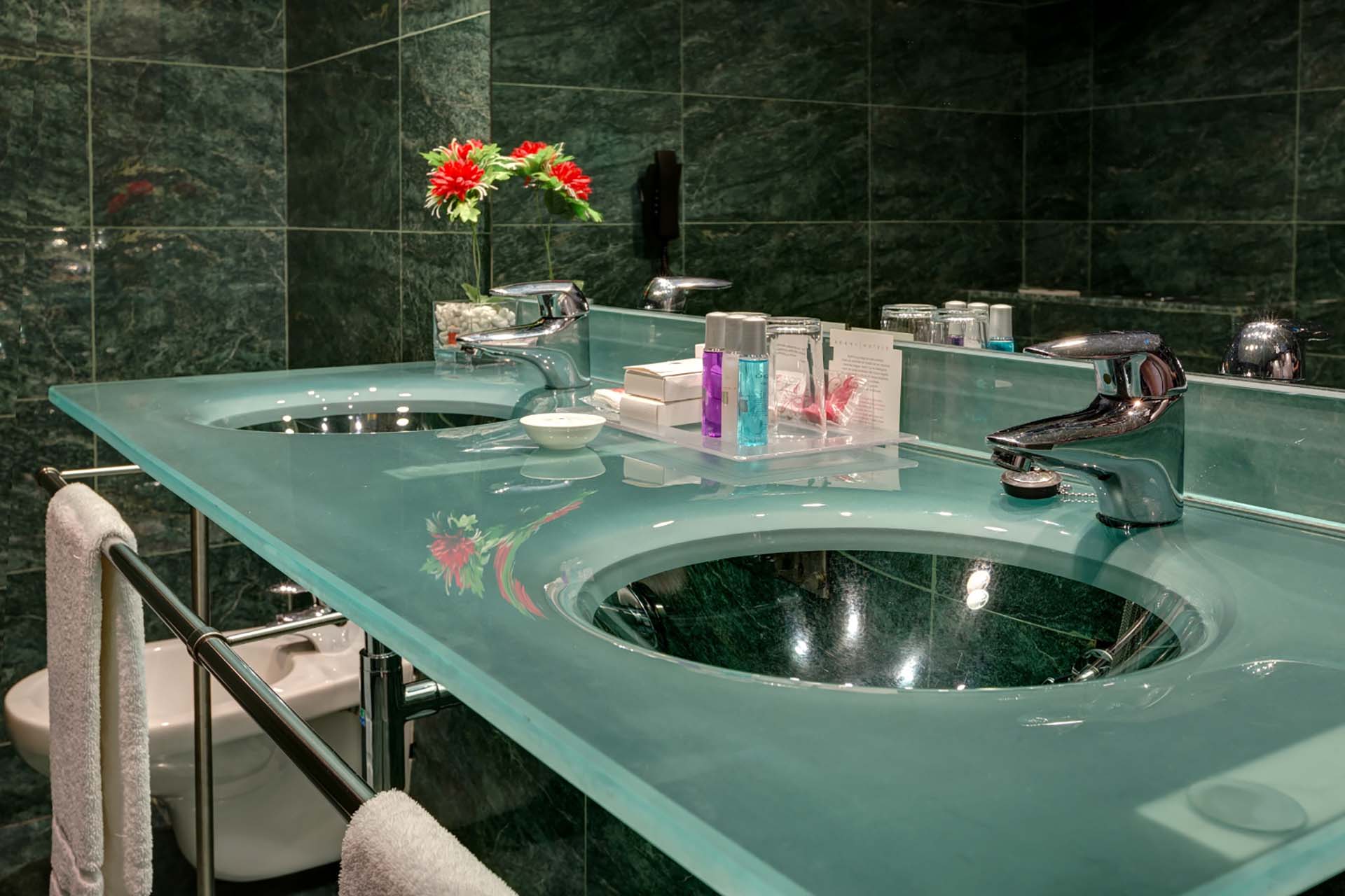 Double Single Executive