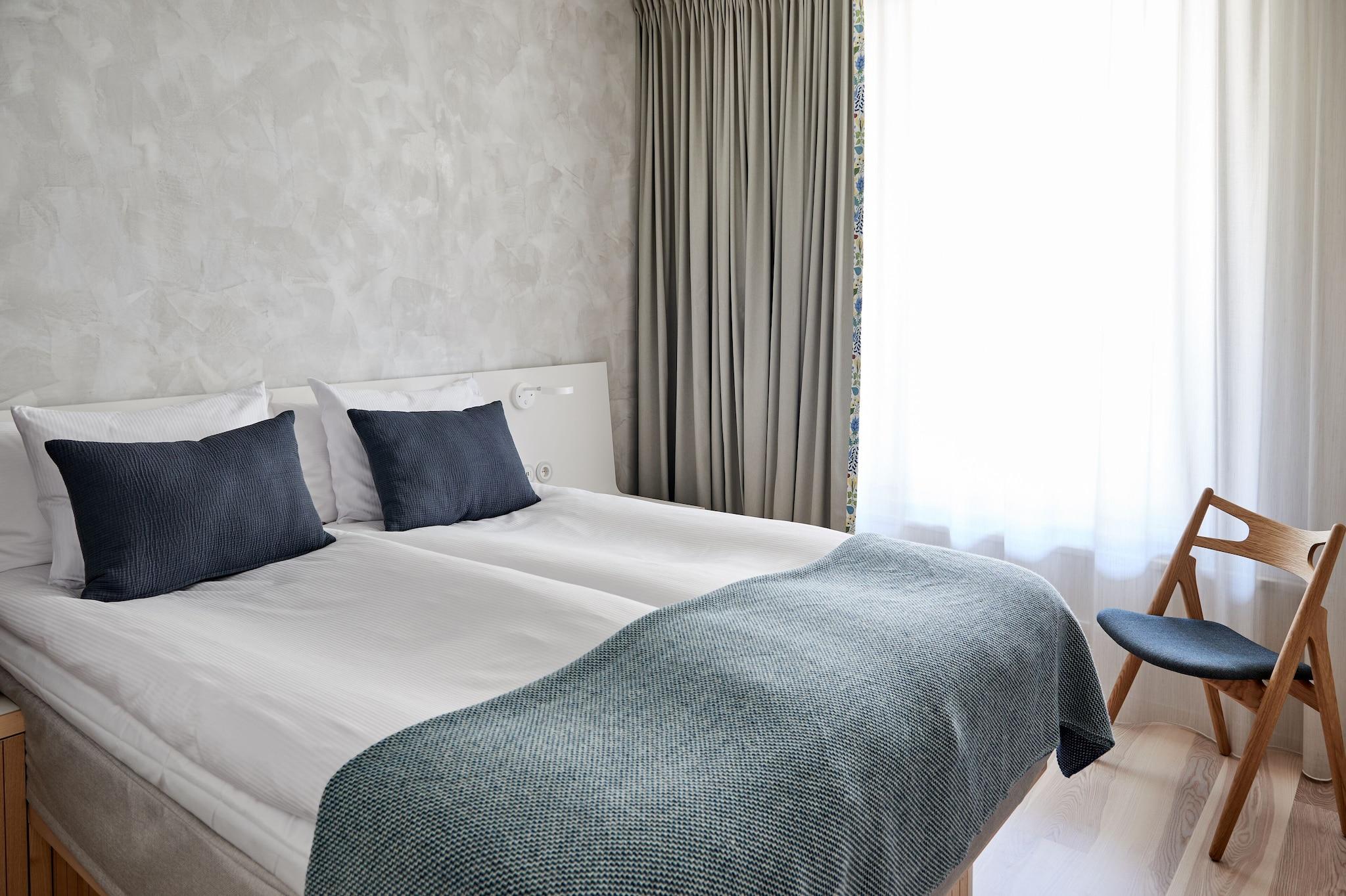 Double Deluxe King Bed