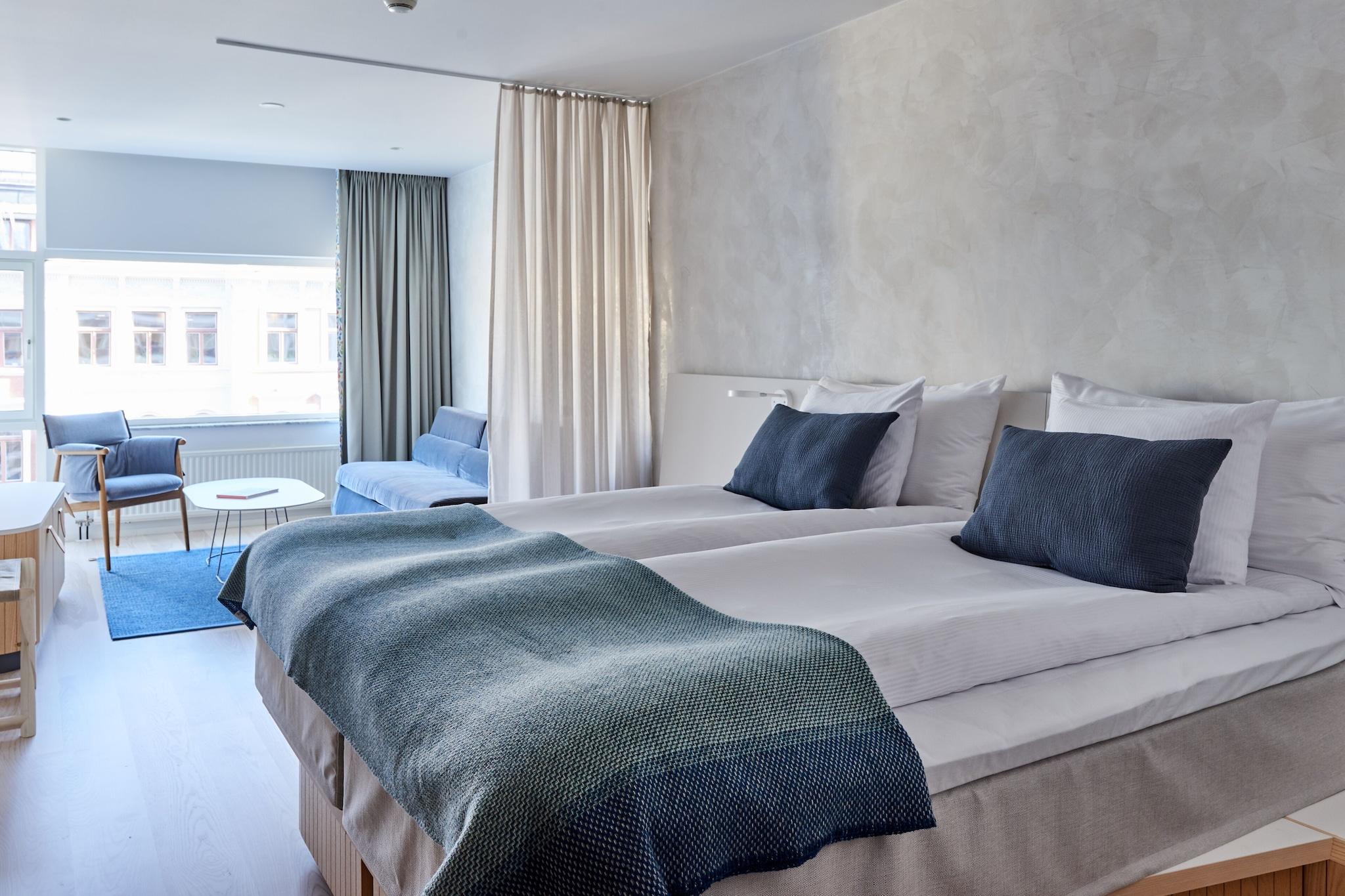 Double Deluxe King Bed