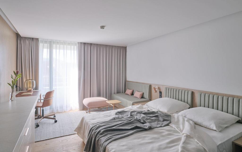 Double or Twin Standard