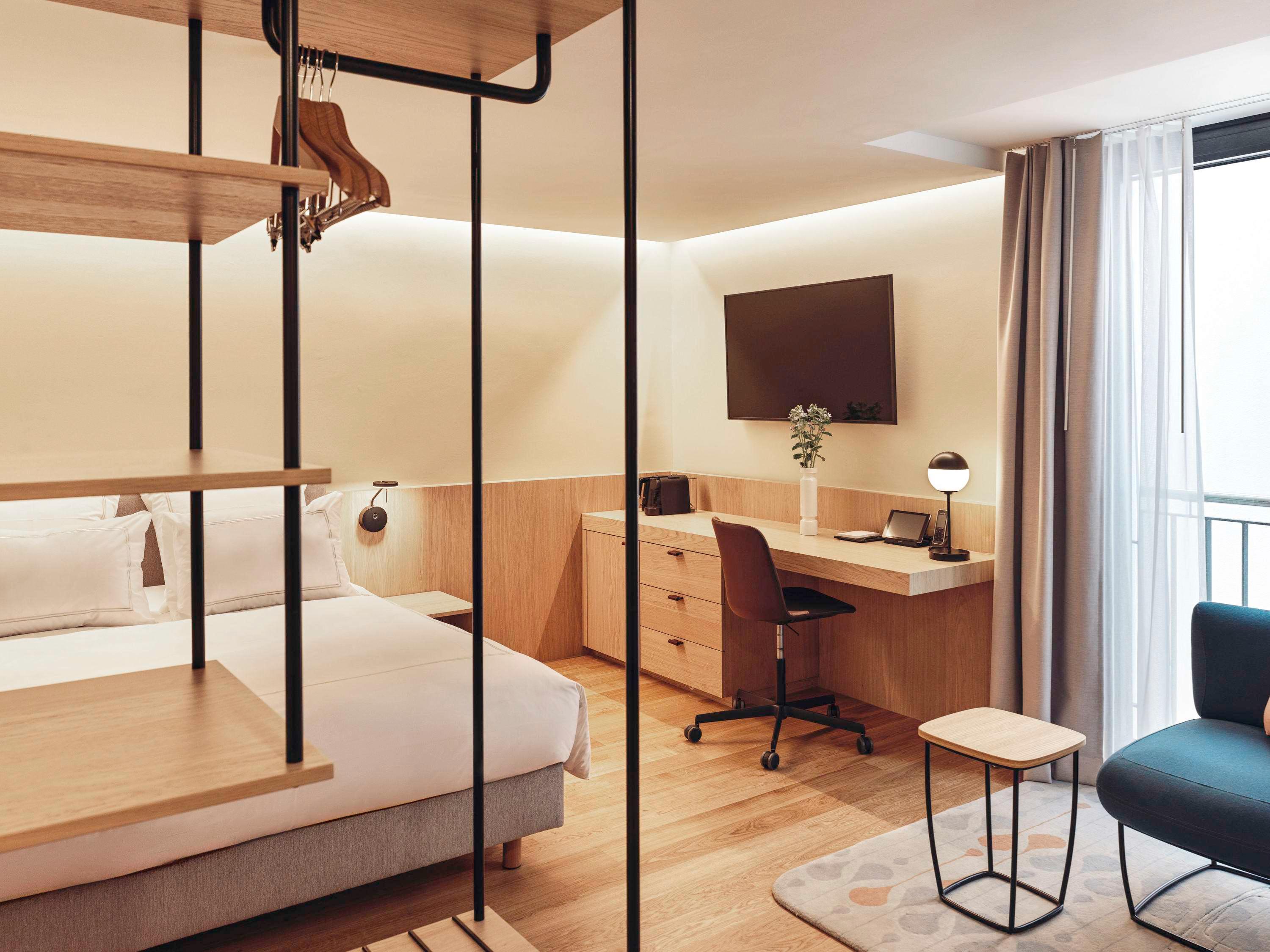 Double Classic Queen Bed