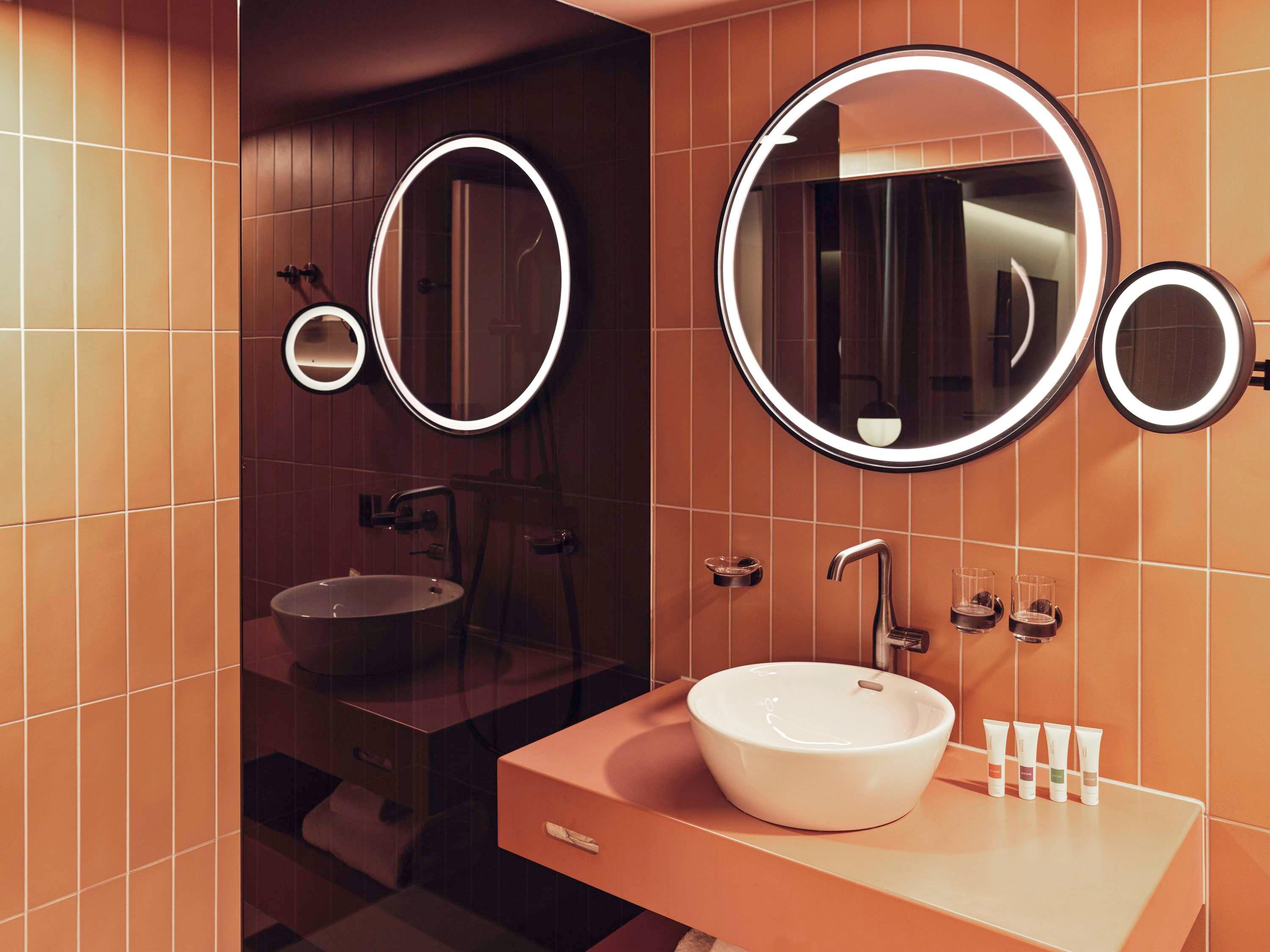 Double Classic Queen Bed