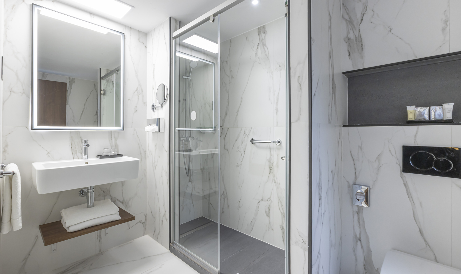 Double Deluxe Queen Bed