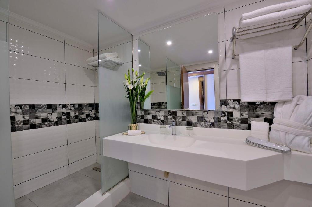 Suite Three Bedrooms One Bathroom