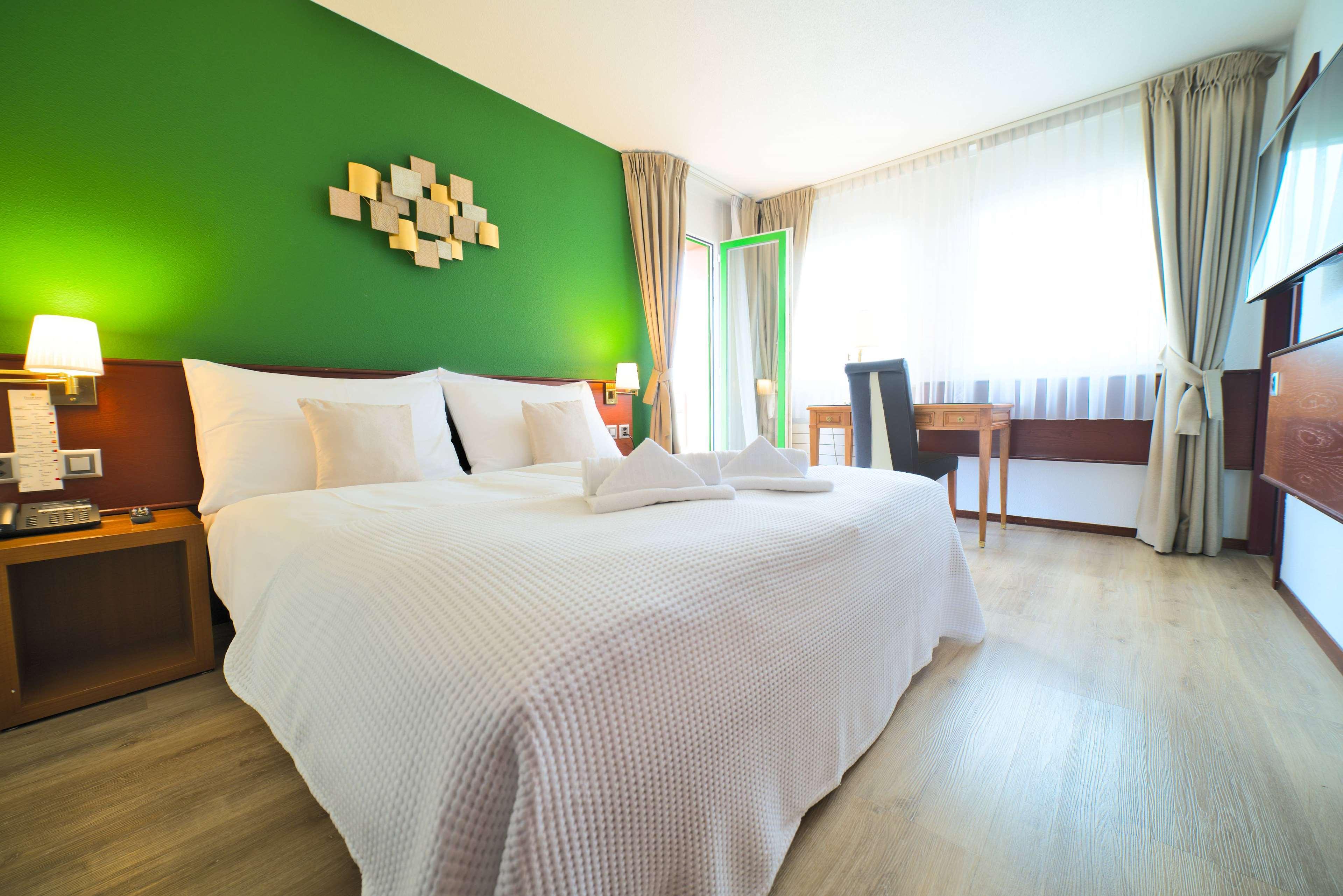 Double King Size Bed