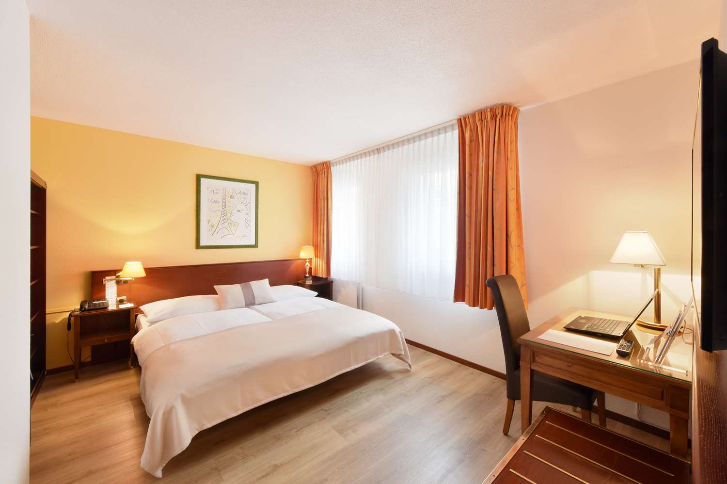 Double Deluxe King Bed