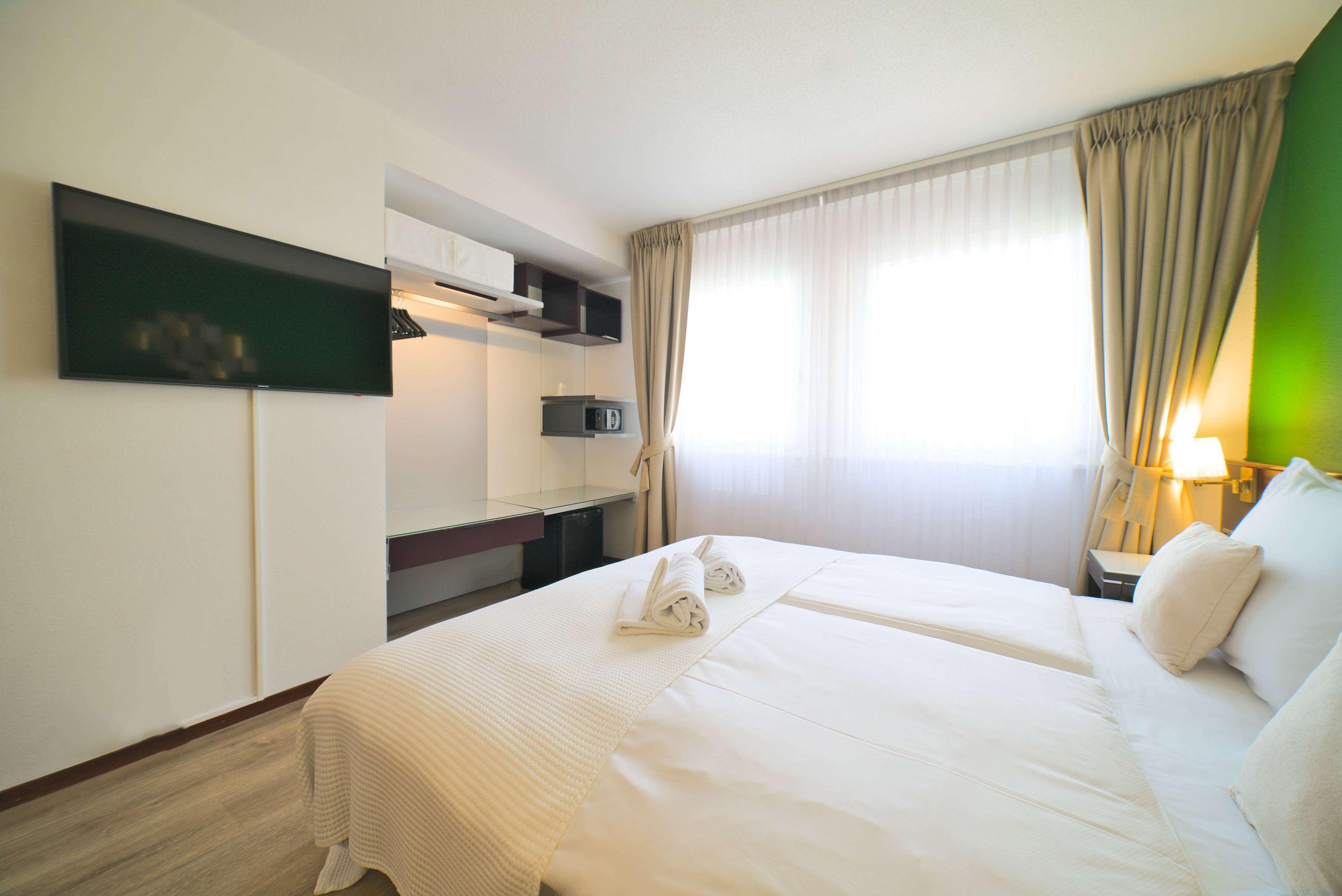 Double King Size Bed