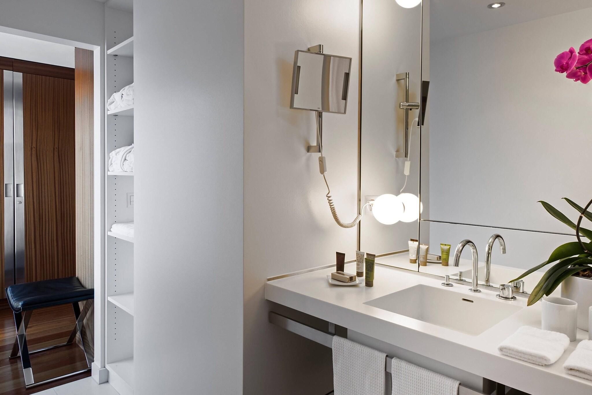 Junior Suite King Size Bed