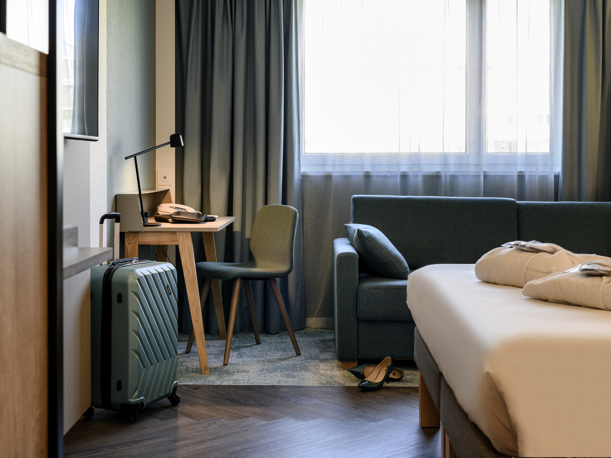 Double Executive Queen Bed