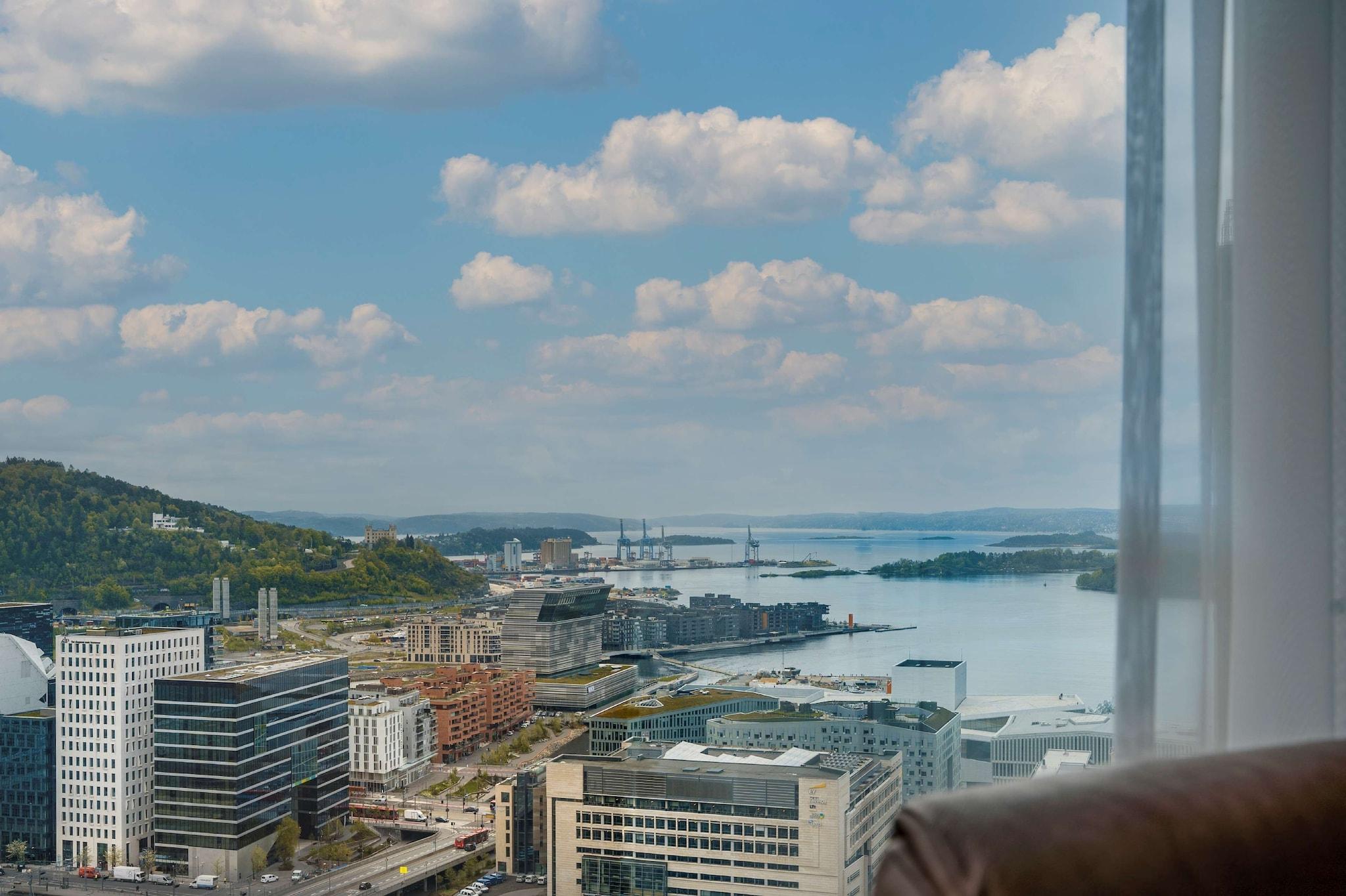 Family Room Queen Size Bed