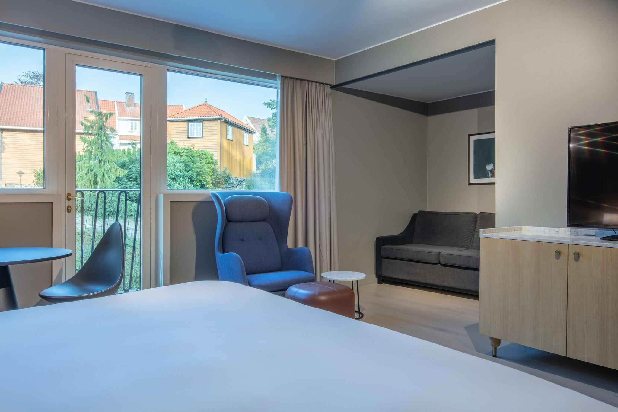 Family Room King Size Bed