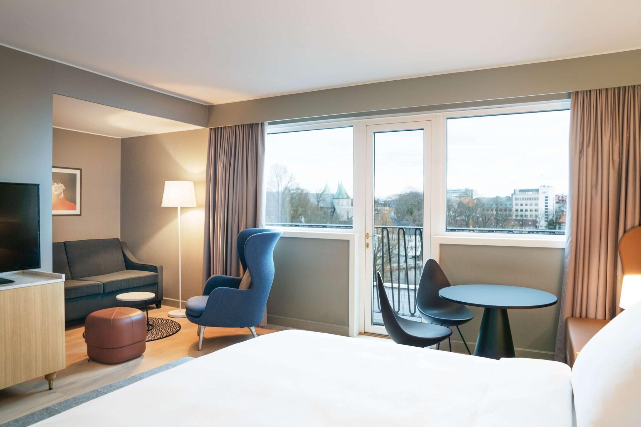 Family Room King Size Bed